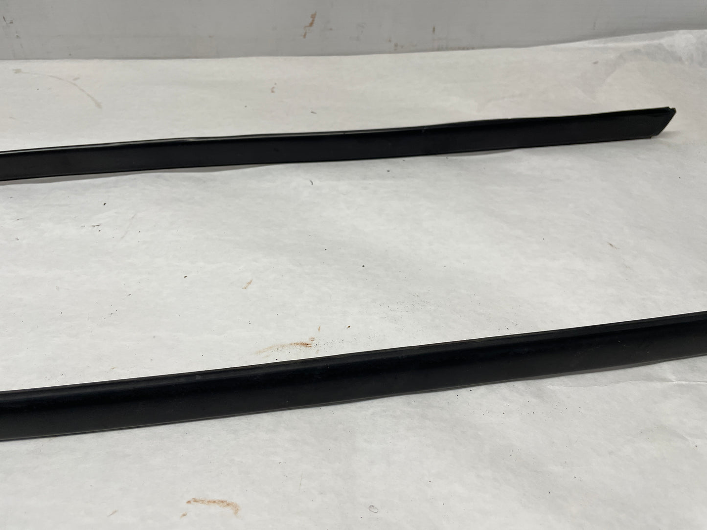 2006 Pontiac GTO RH & LH Roof Panel Joint Finish Trim Molding OEM - Day's Parts Yard