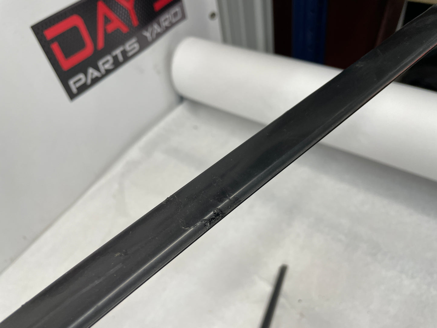 2006 Pontiac GTO RH & LH Roof Panel Joint Finish Trim Molding OEM - Day's Parts Yard