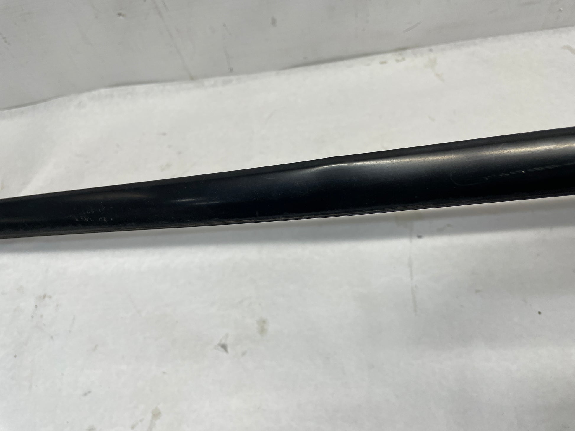 2006 Pontiac GTO RH & LH Roof Panel Joint Finish Trim Molding OEM - Day's Parts Yard