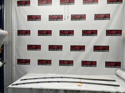 2006 Pontiac GTO RH & LH Roof Panel Joint Finish Trim Molding OEM - Day's Parts Yard