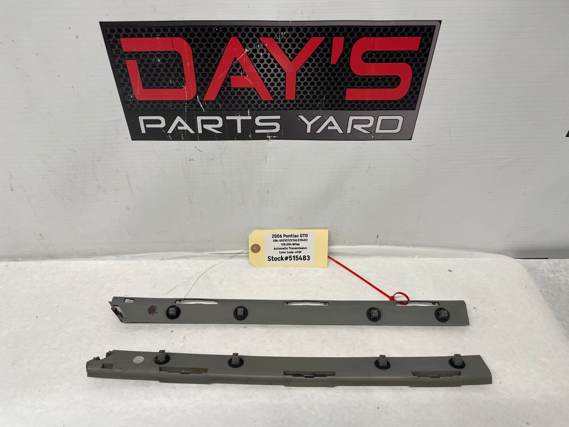 2006 Pontiac GTO RH & LH Rear Bumper Guide OEM - Day's Parts Yard