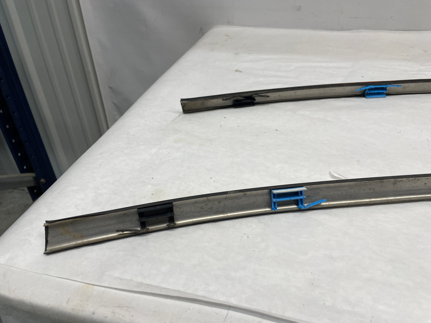 2006 Pontiac GTO RH & LH Roof Panel Joint Finish Trim Molding OEM - Day's Parts Yard