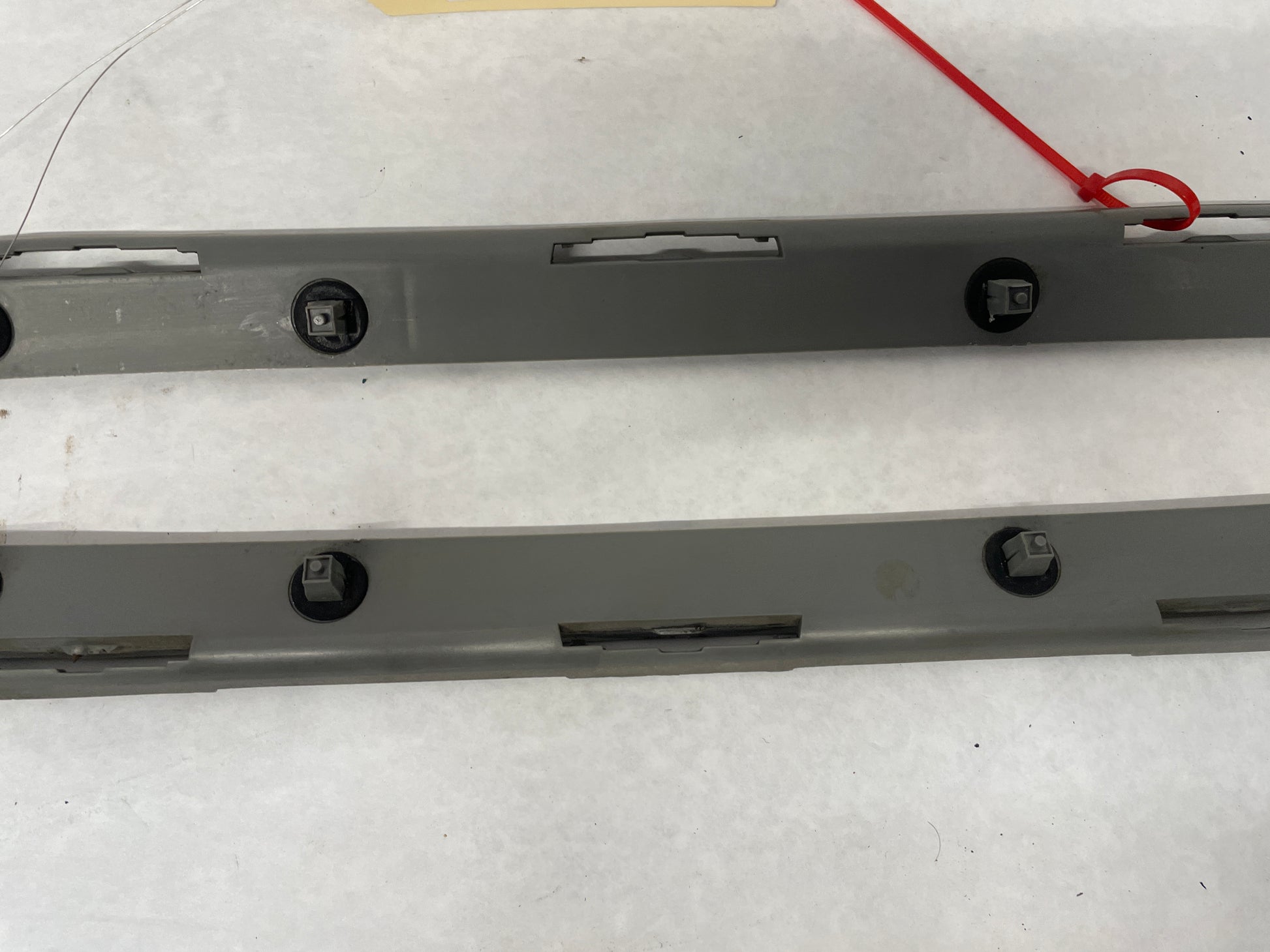 2006 Pontiac GTO RH & LH Rear Bumper Guide OEM - Day's Parts Yard