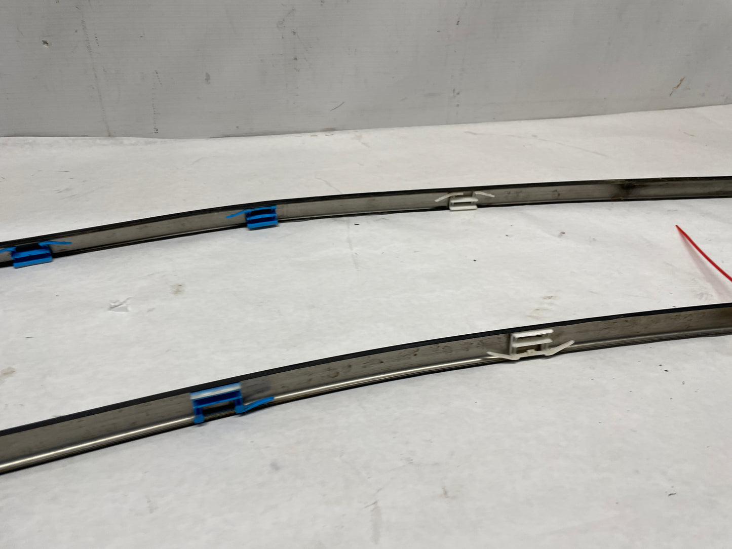 2006 Pontiac GTO RH & LH Roof Panel Joint Finish Trim Molding OEM - Day's Parts Yard