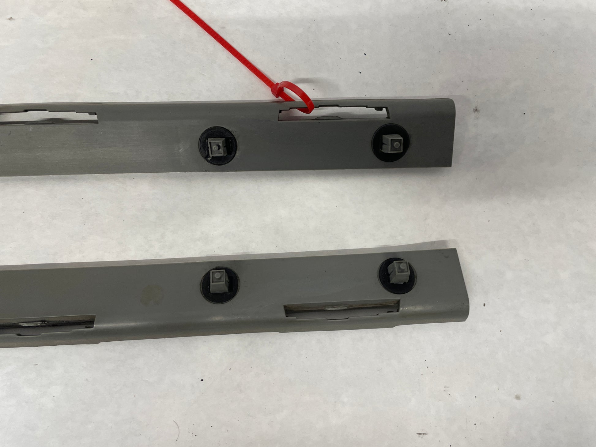 2006 Pontiac GTO RH & LH Rear Bumper Guide OEM - Day's Parts Yard