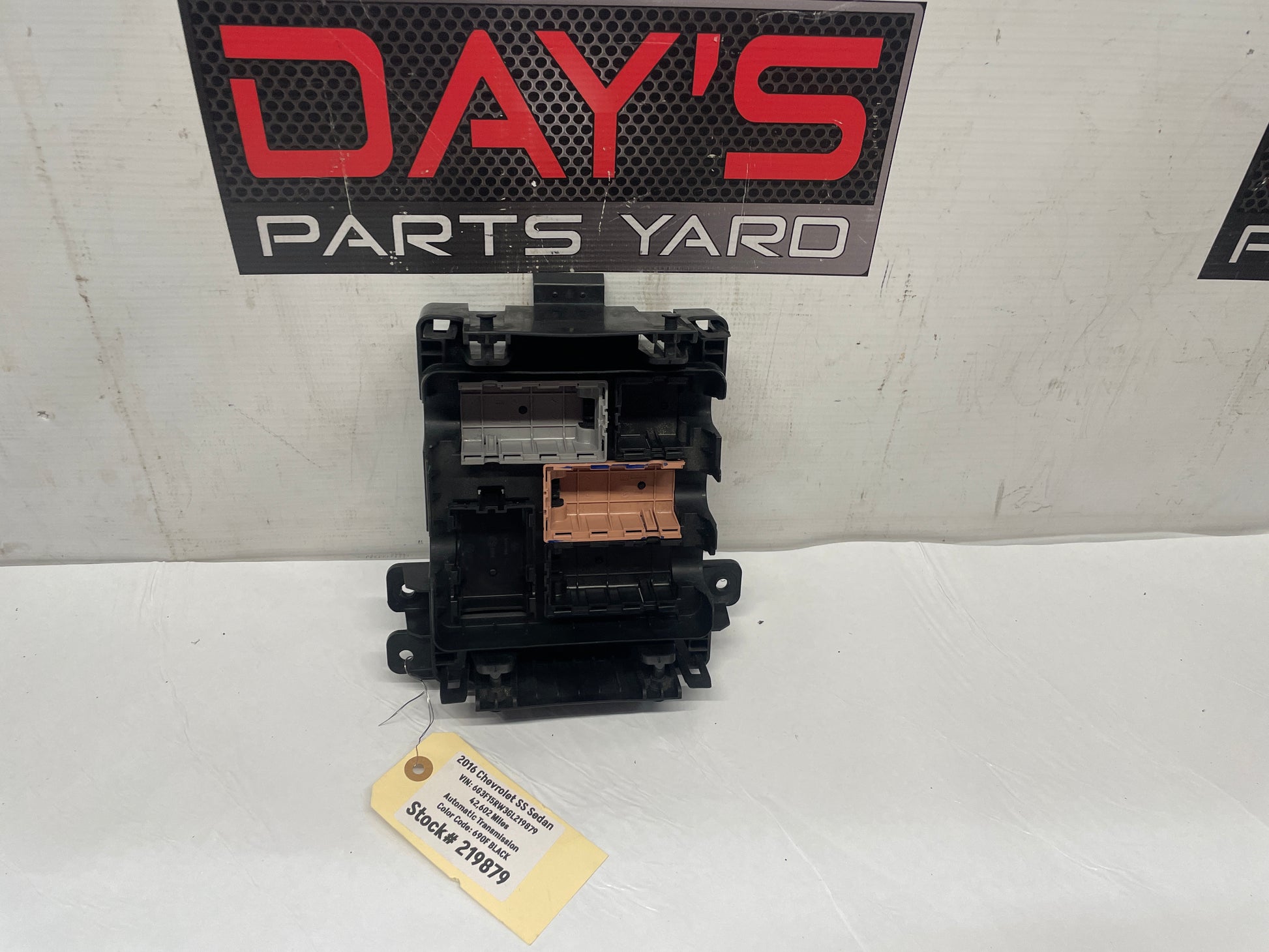 2016 Chevy SS Sedan Engine Bay Fuse Box Panel Wiring Junction Retainer Block OEM - Day's Parts Yard