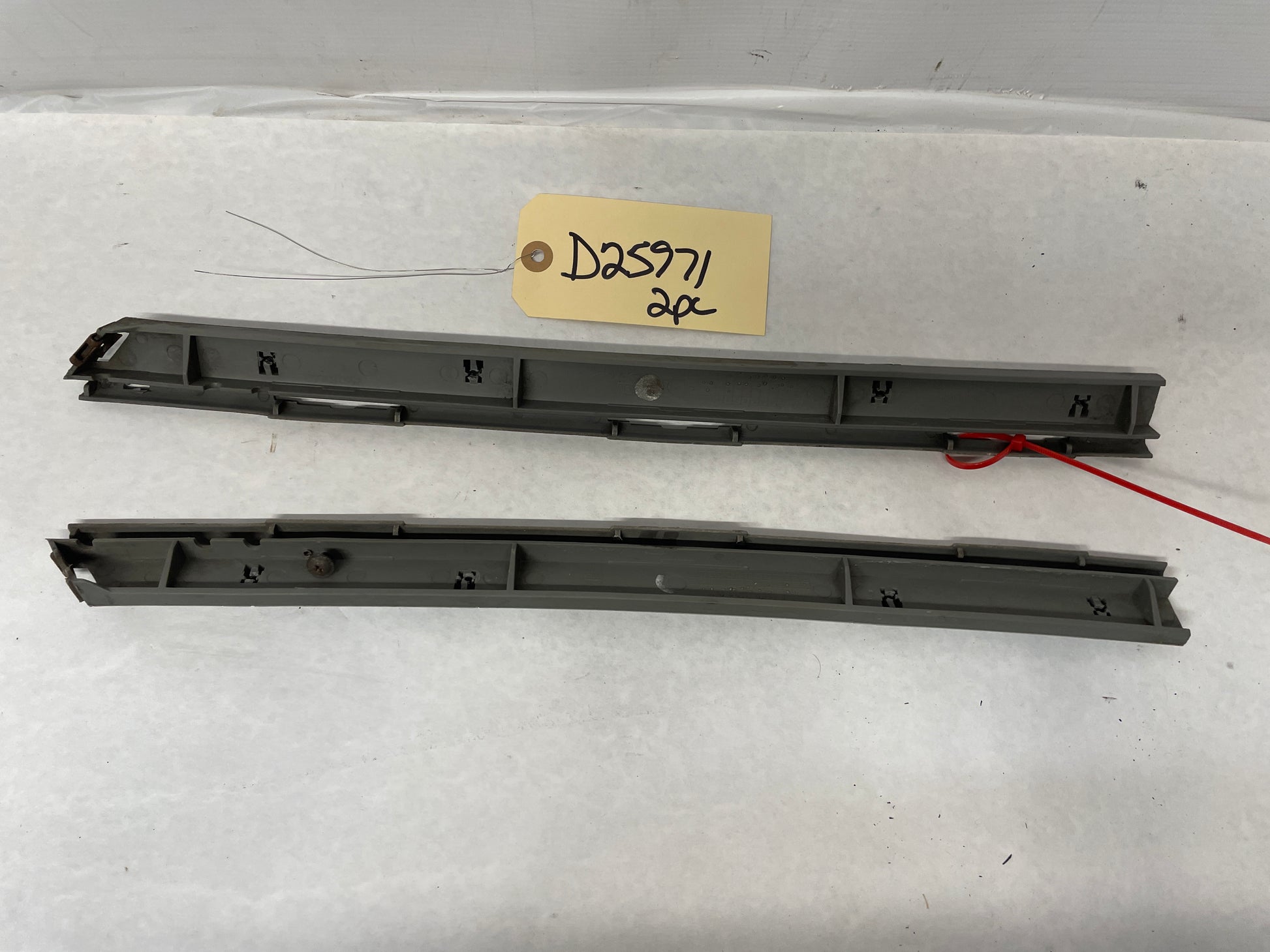 2006 Pontiac GTO RH & LH Rear Bumper Guide OEM - Day's Parts Yard