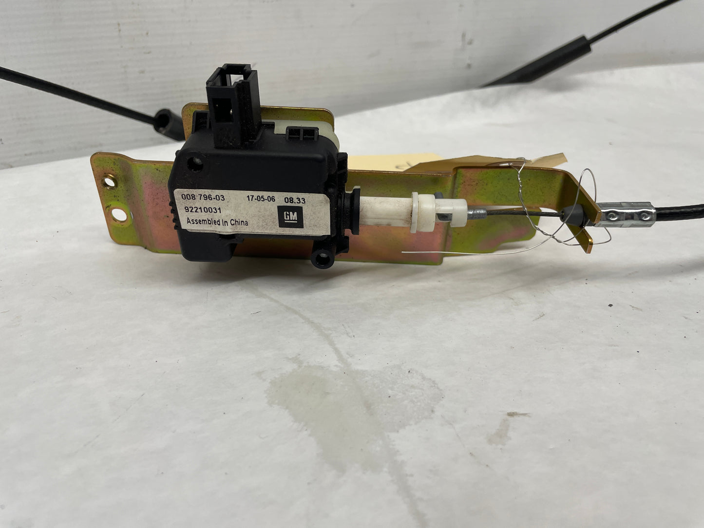 2006 Pontiac GTO Fuel Gas Door Lock Actuator w/ Cable  OEM - Day's Parts Yard