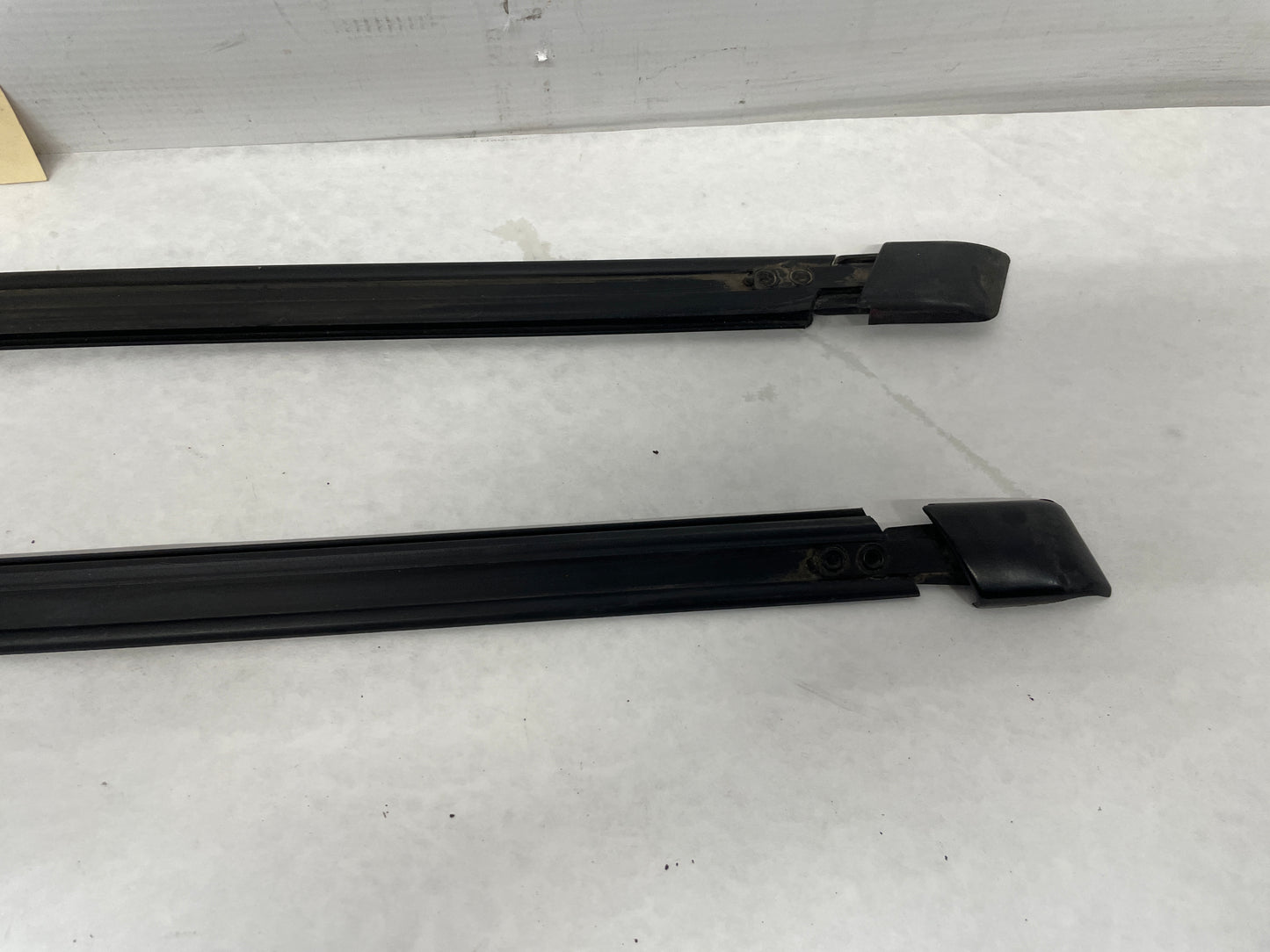 2006 Pontiac GTO RH & LH Rear Window Glass Trim Retainer Moldings OEM - Day's Parts Yard