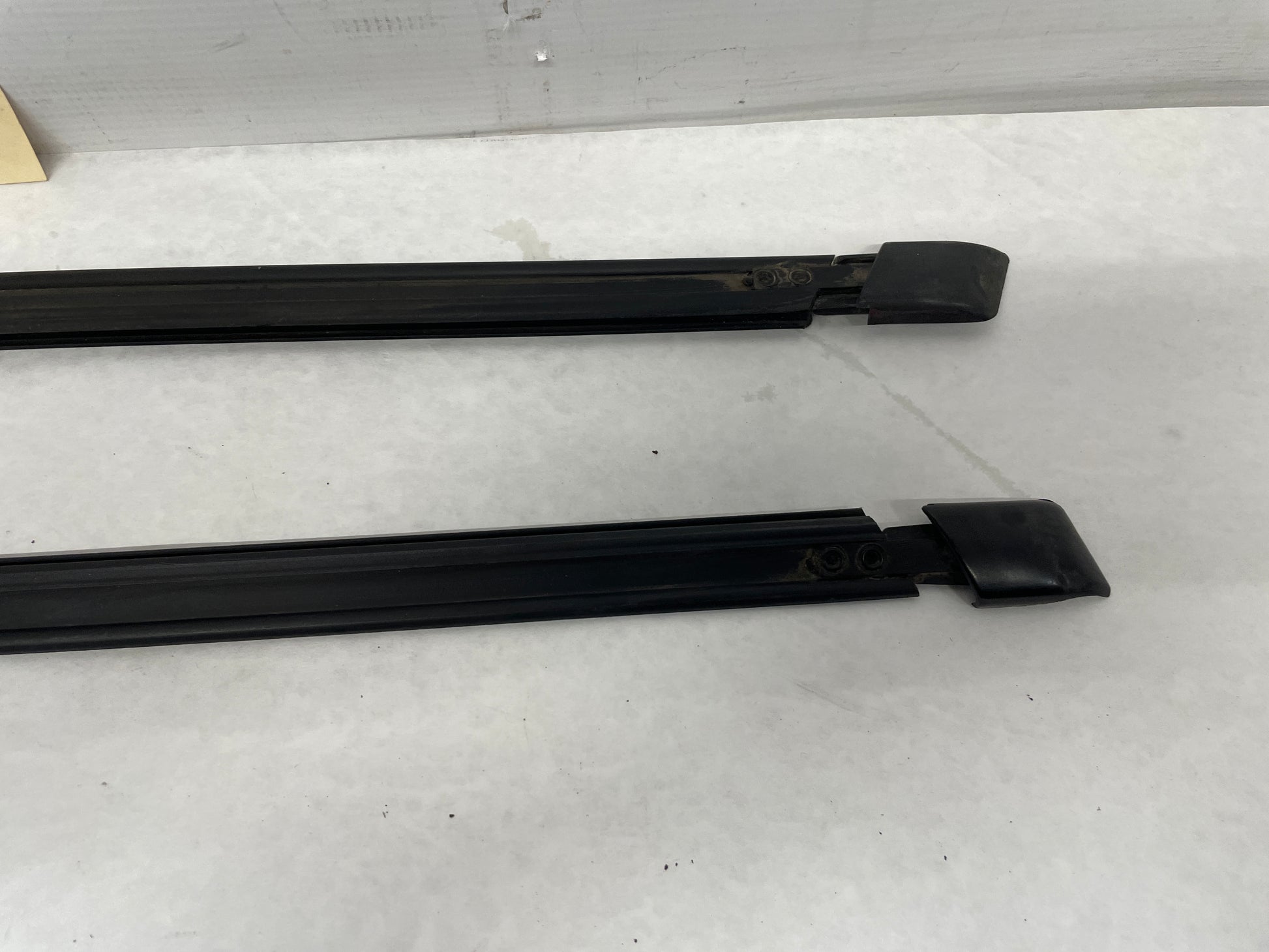 2006 Pontiac GTO RH & LH Rear Window Glass Trim Retainer Moldings OEM - Day's Parts Yard