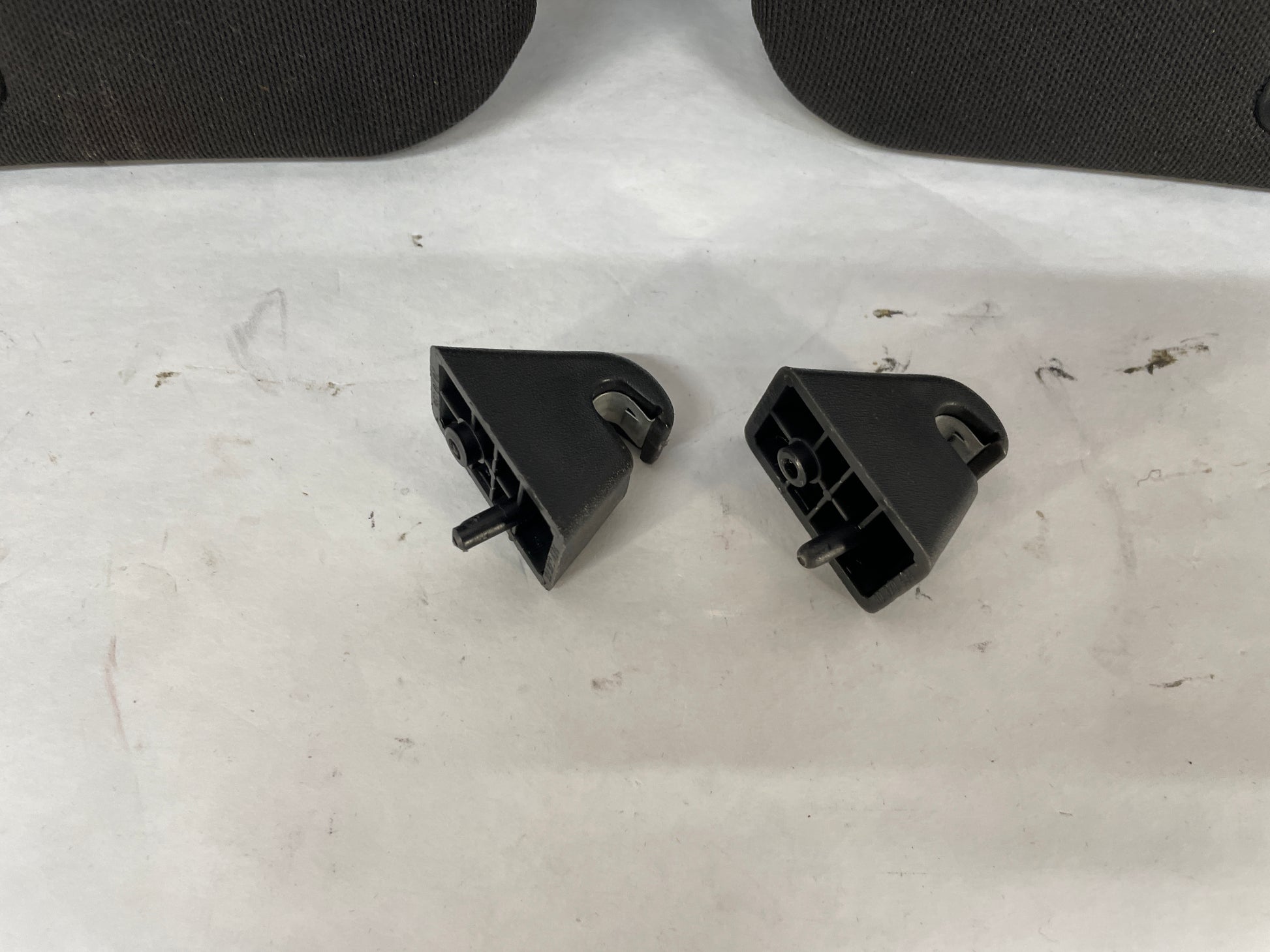 2013 Chevy Camaro SS RH & LH Sunvisors Sun Visors Shades w/ Clips OEM - Day's Parts Yard