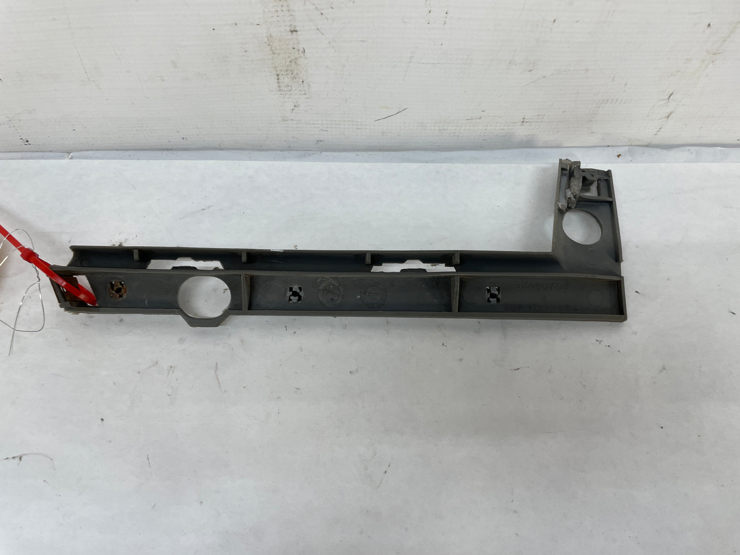 2004 Pontiac GTO RH Passenger Front Bumper Fender Bracket Guide Support OEM