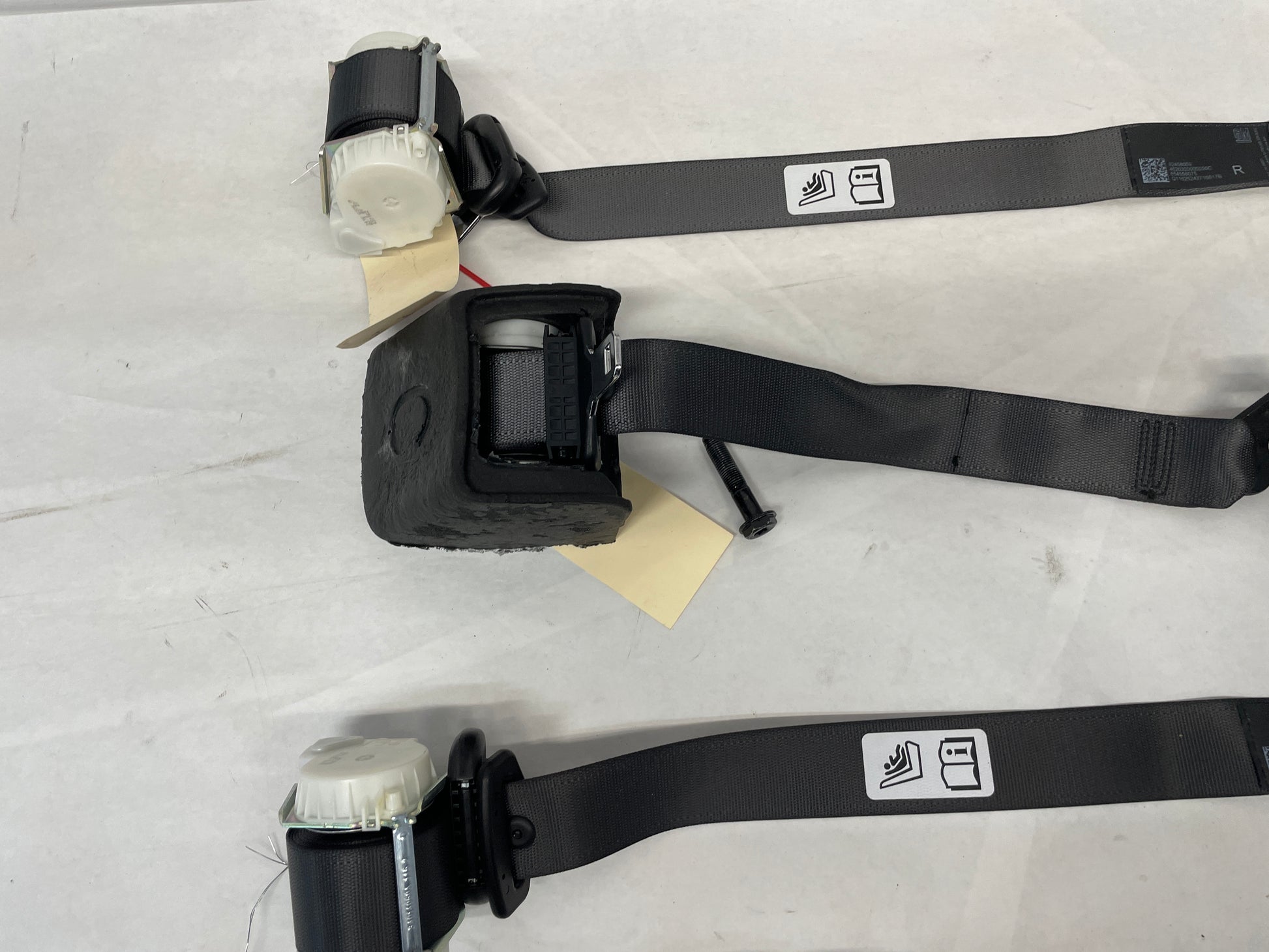 2017 Chevy SS Sedan Complete Rear Seat Belts Retractor Set w/ Buckles OEM - Day's Parts Yard