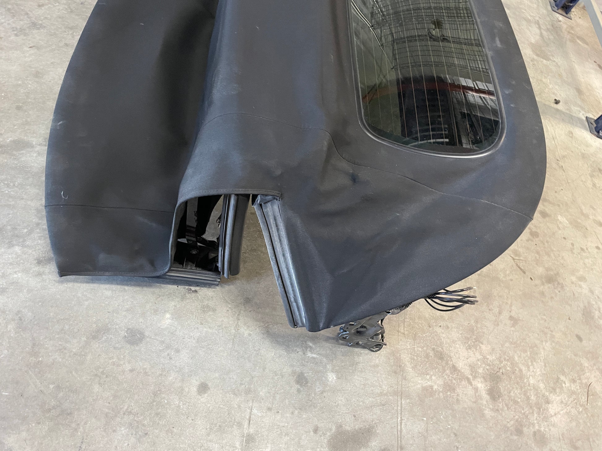 2008 Chevy C6 Corvette Convertible Soft Top Assembly w/ Hydraulics OEM - Day's Parts Yard