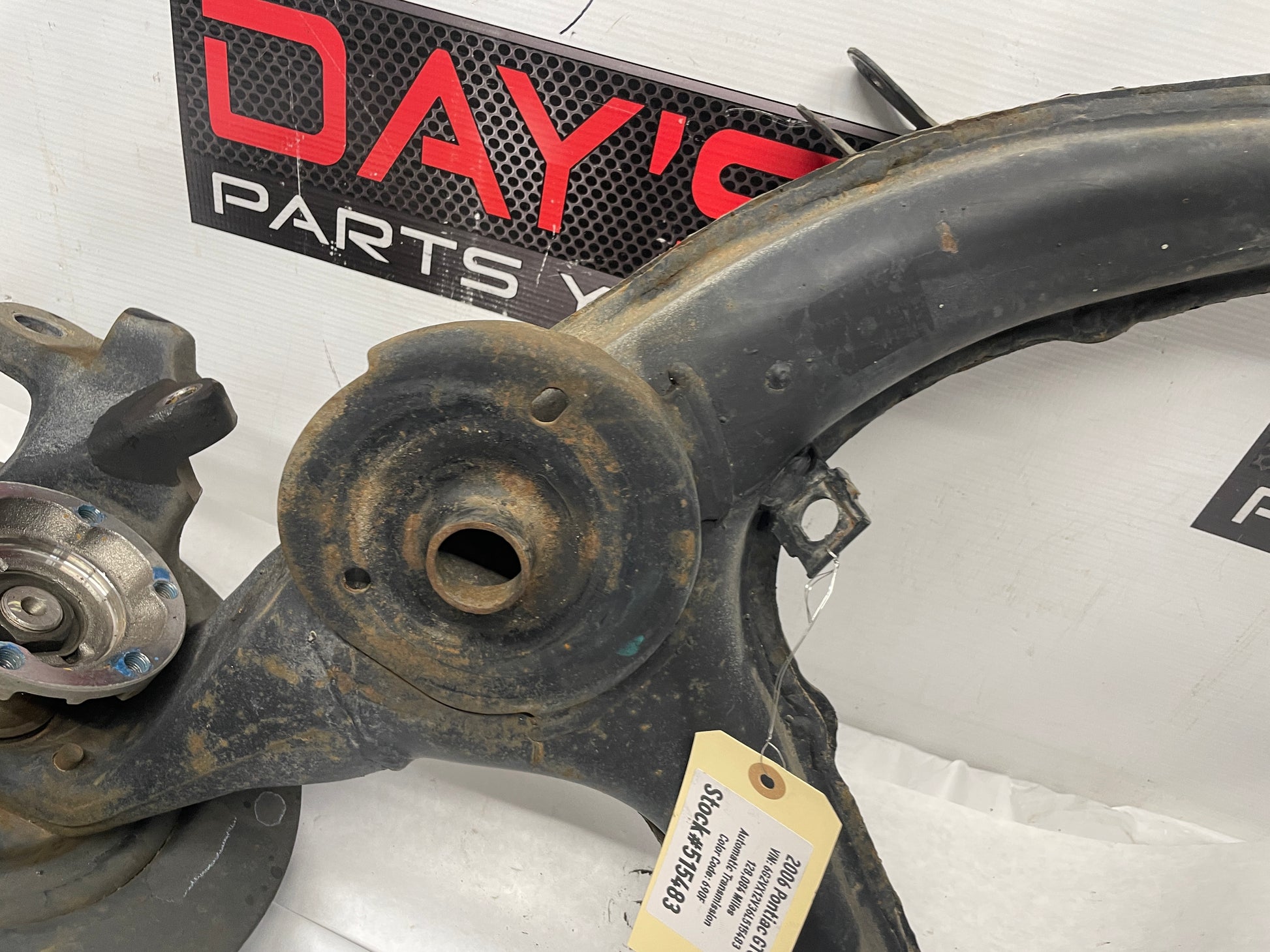 2006 Pontiac GTO RH Passenger Rear Suspension Spindle Hub Knuckle Control Arm OEM - Day's Parts Yard