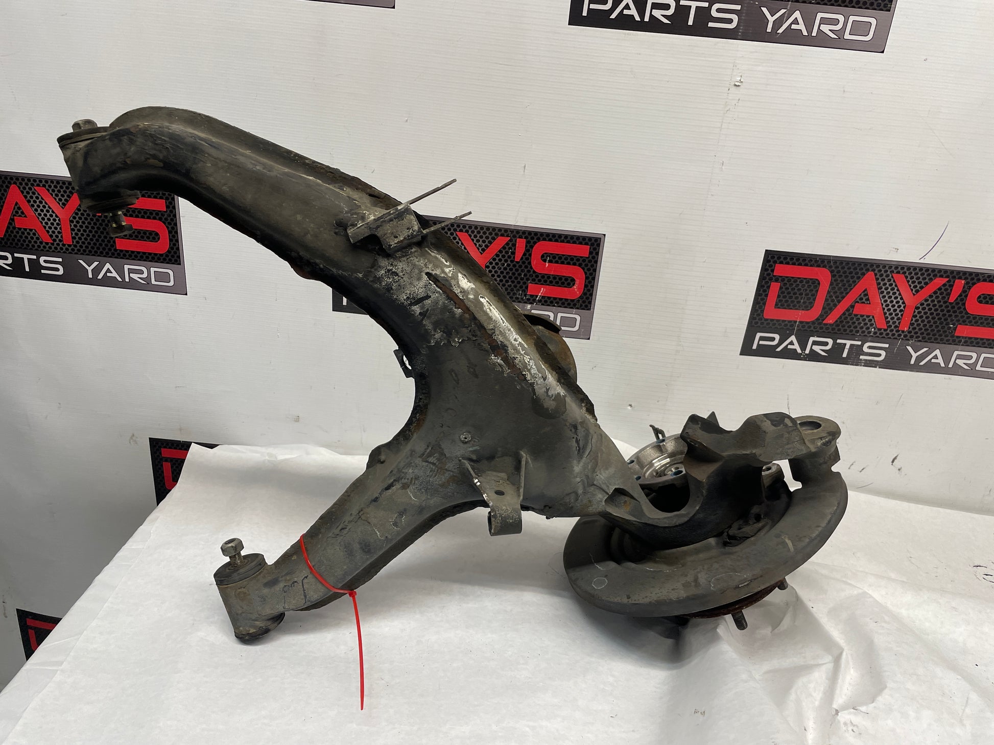 2006 Pontiac GTO RH Passenger Rear Suspension Spindle Hub Knuckle Control Arm OEM - Day's Parts Yard