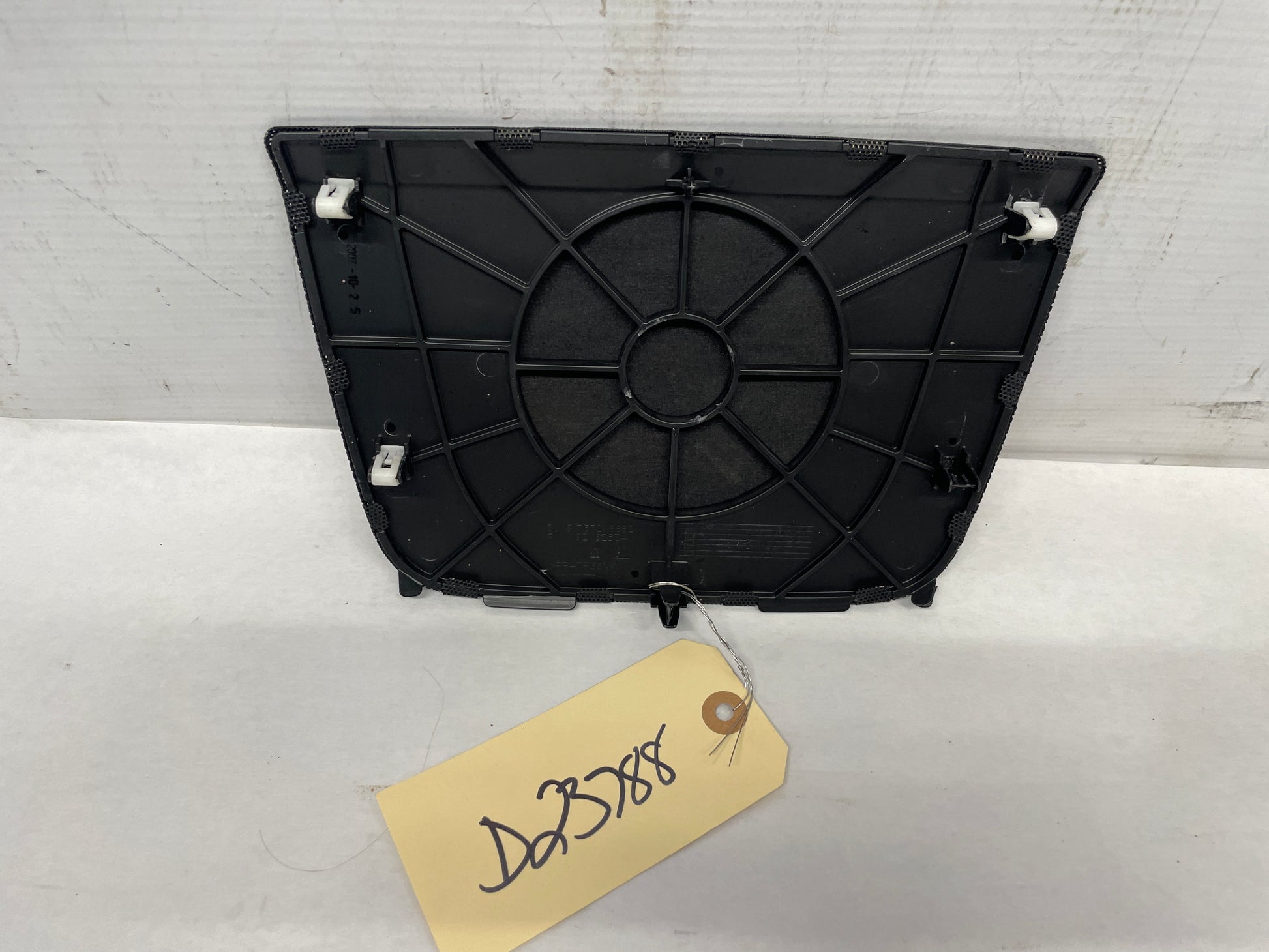 2008 Pontiac G8 GT Center Dash Radio Bezel Speaker Cover Grille OEM - Day's Parts Yard