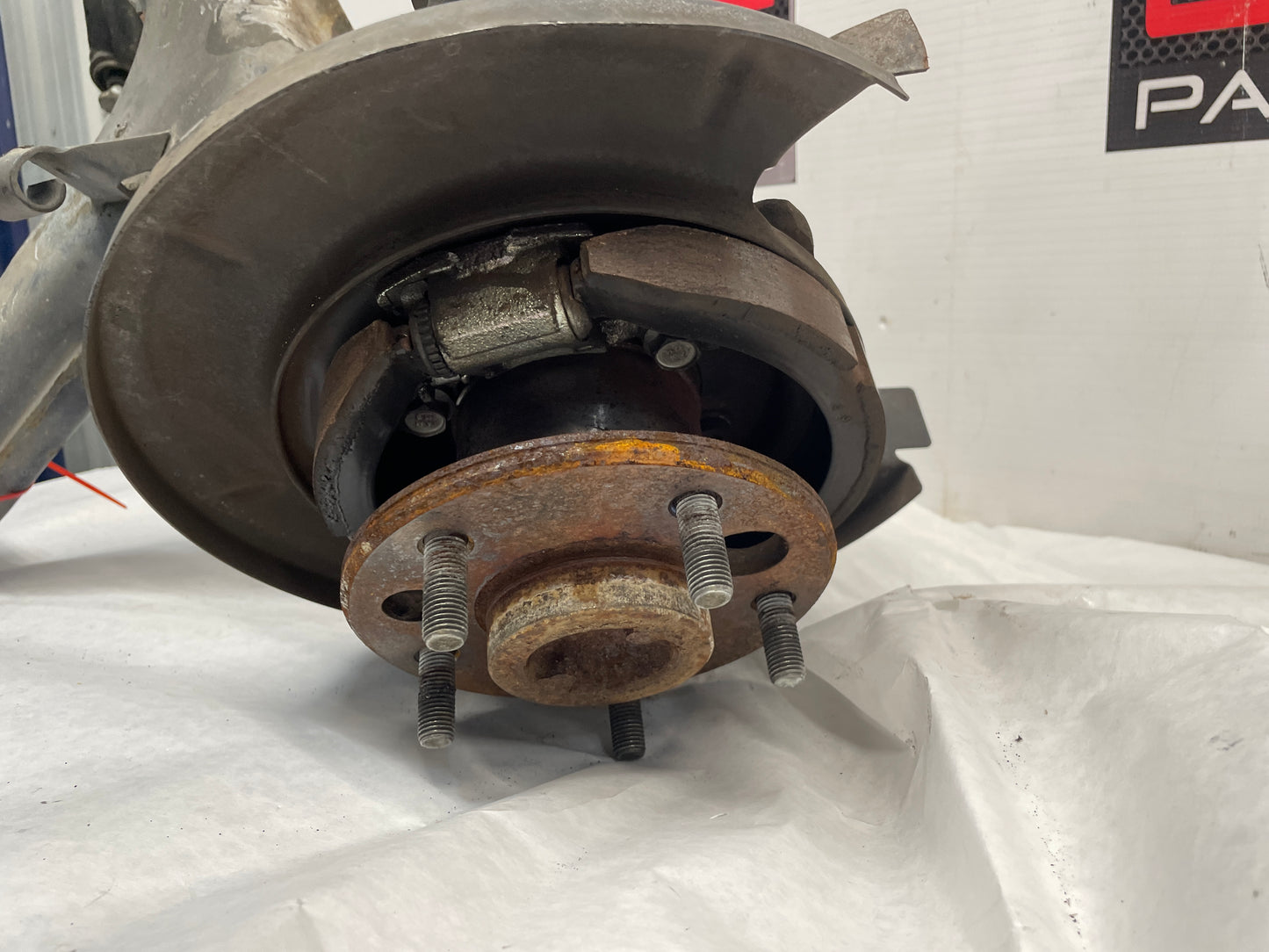 2006 Pontiac GTO RH Passenger Rear Suspension Spindle Hub Knuckle Control Arm OEM - Day's Parts Yard