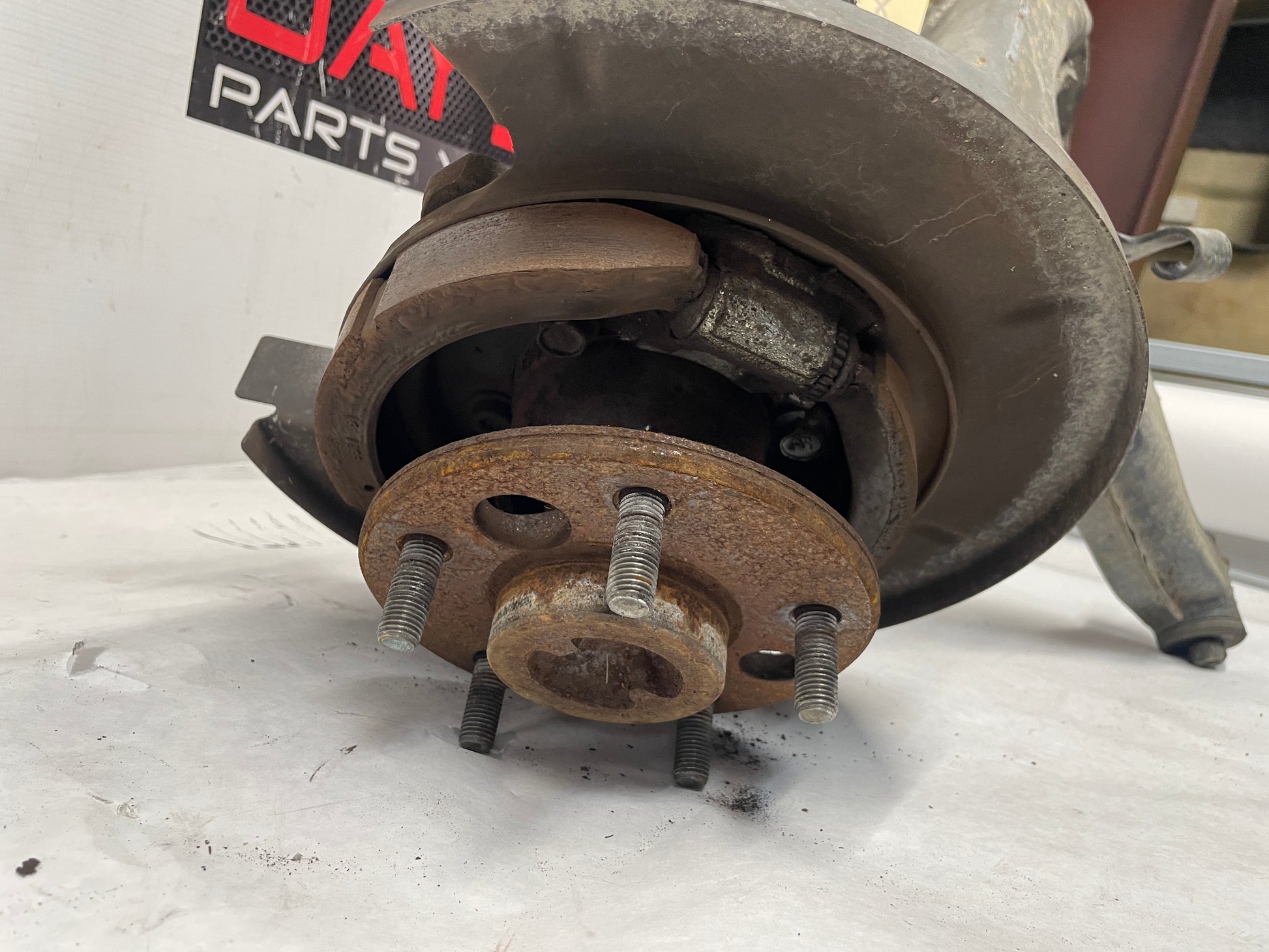 2006 Pontiac GTO LH Driver Rear Suspension Spindle Hub Knuckle Control Arm OEM - Day's Parts Yard