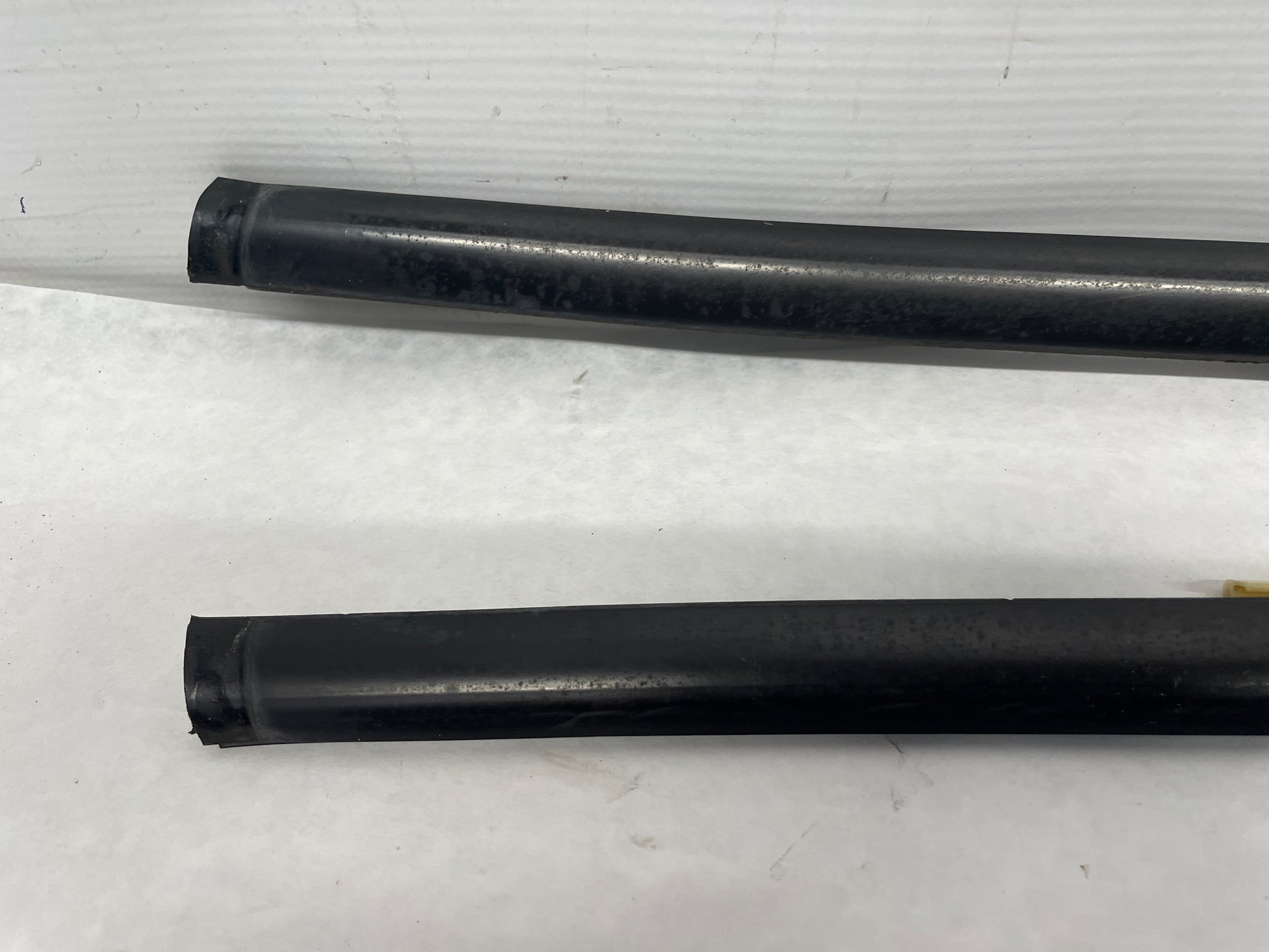 2006 Pontiac GTO RH & LH Door Window Belt Molding Trim OEM - Day's Parts Yard