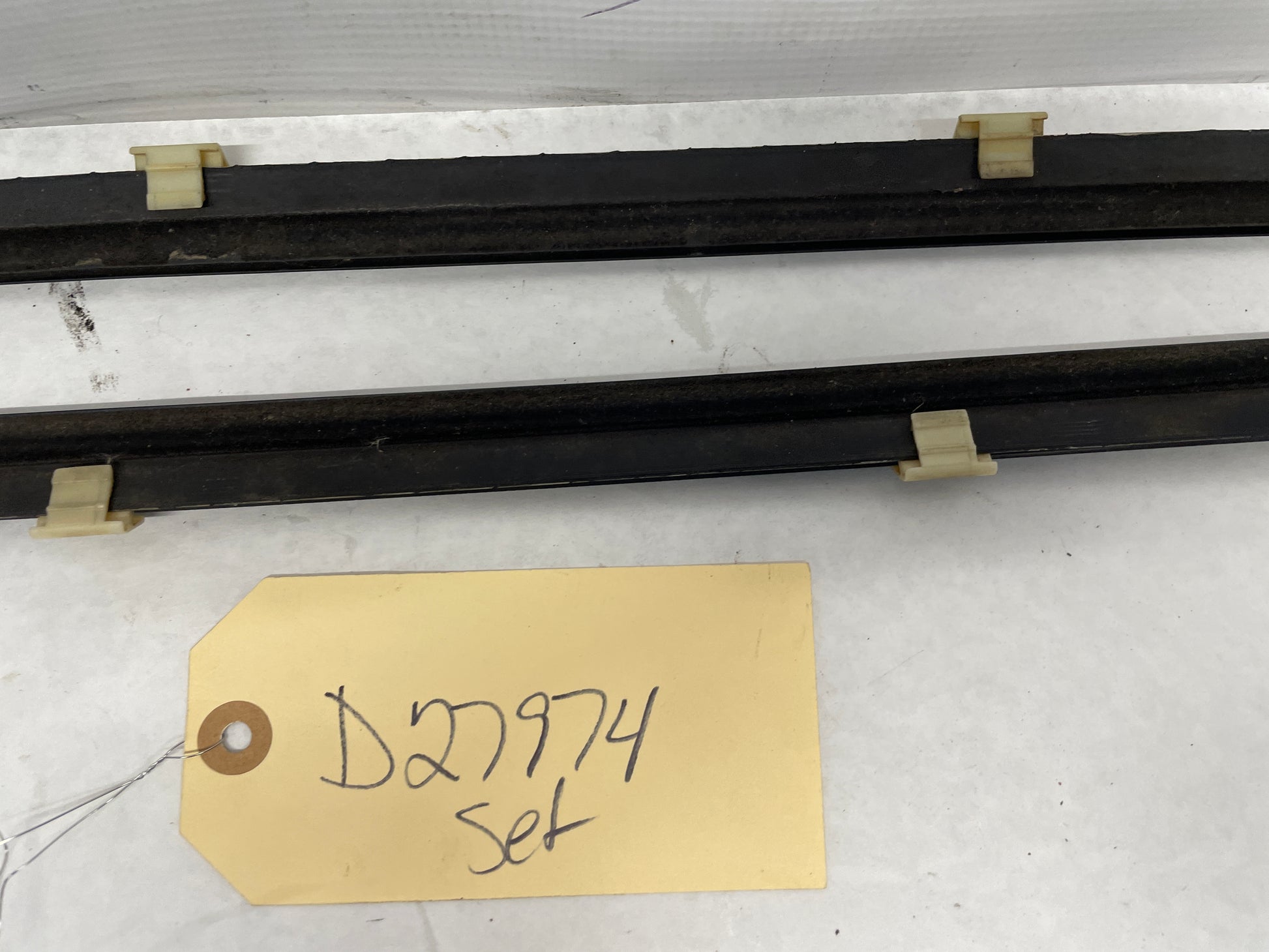 2006 Pontiac GTO RH & LH Door Window Belt Molding Trim OEM - Day's Parts Yard