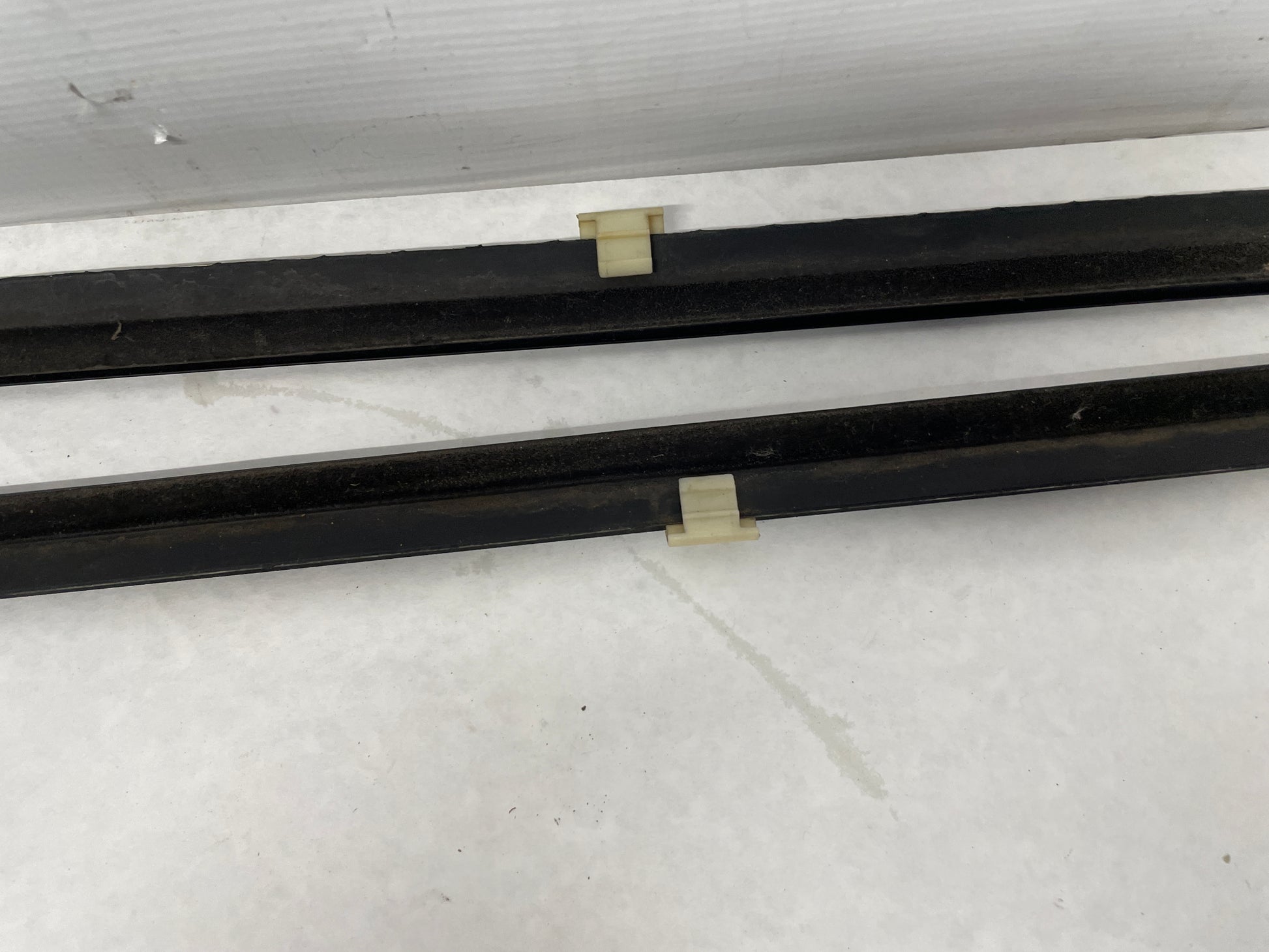 2006 Pontiac GTO RH & LH Door Window Belt Molding Trim OEM - Day's Parts Yard