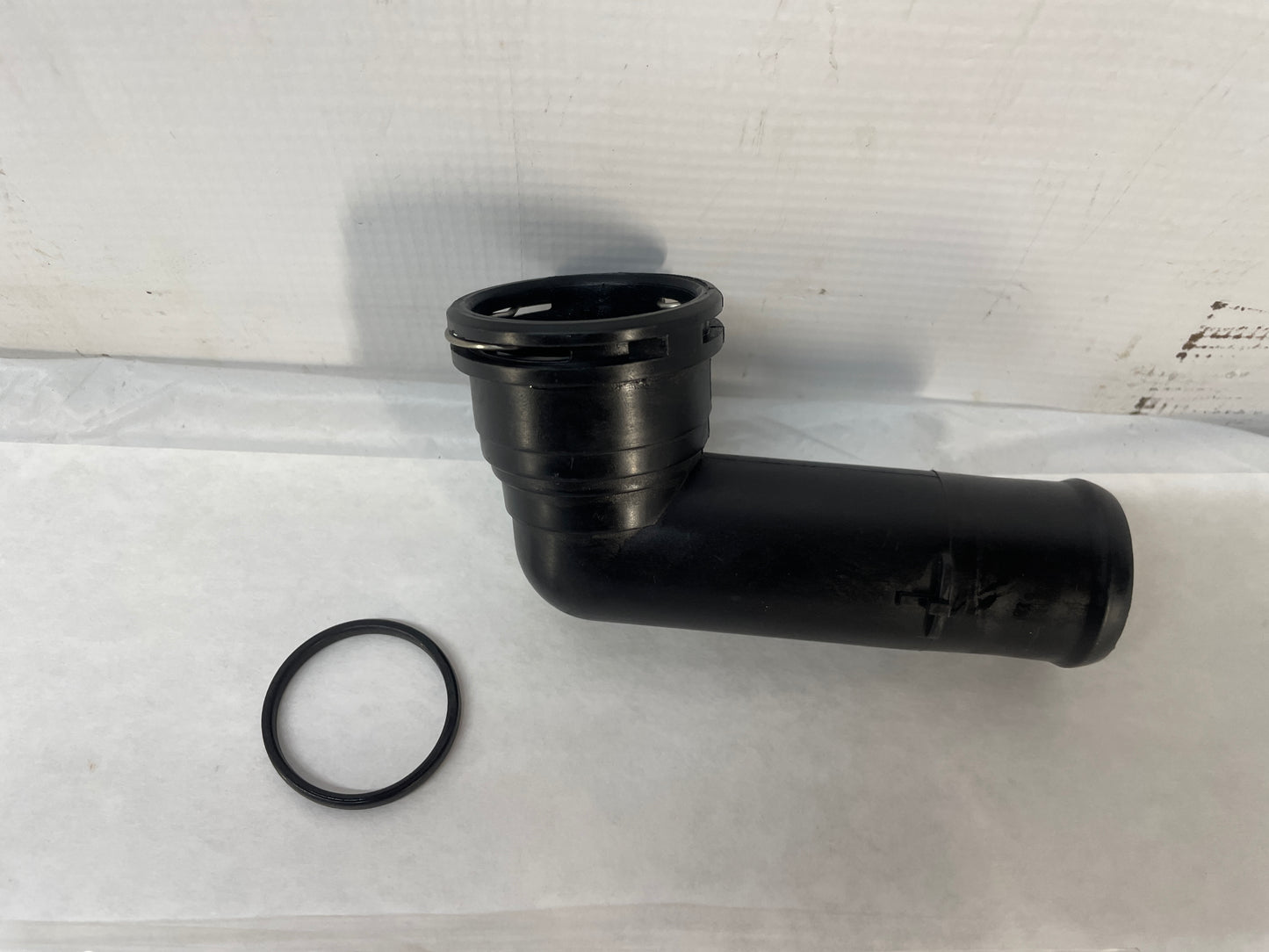2015 Chevy SS Sedan Lower Radiator Coolant Hose Elbow Outlet Pipe OEM