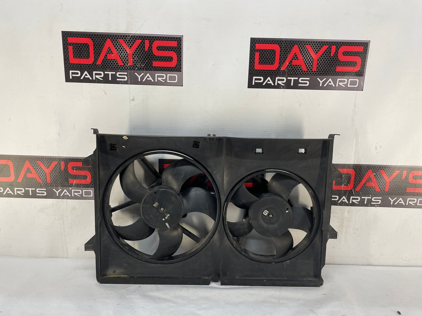 2004 Pontiac GTO Dual Radiator Electric Cooling Fans Shroud Assembly OEM