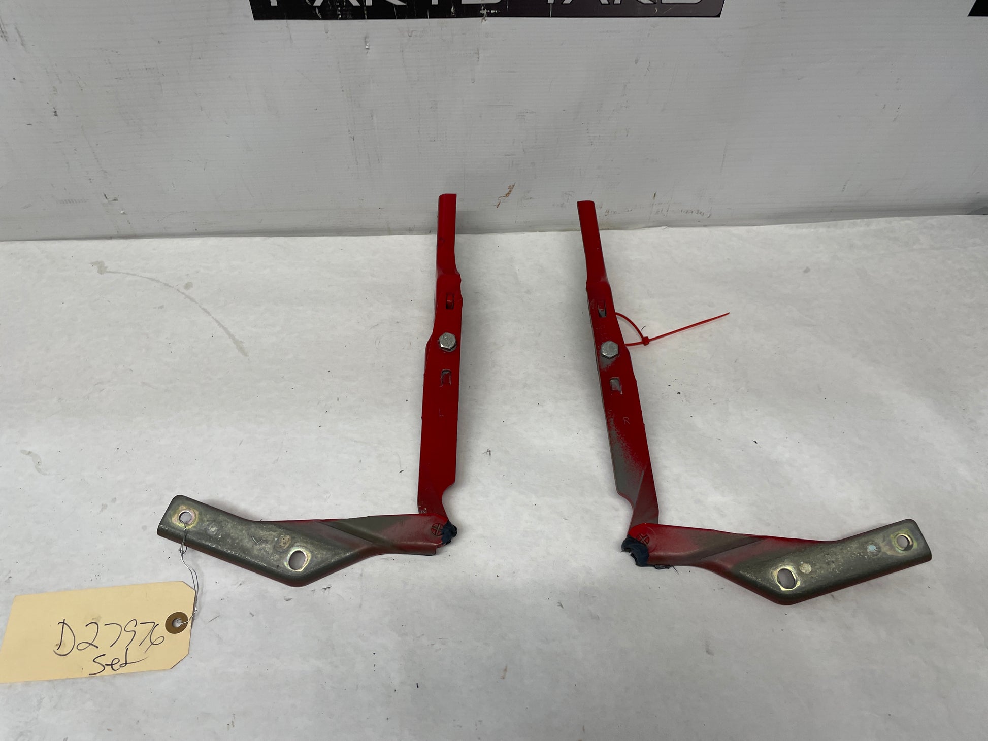 2006 Pontiac GTO RH & LH Hood Hinge Set OEM - Day's Parts Yard
