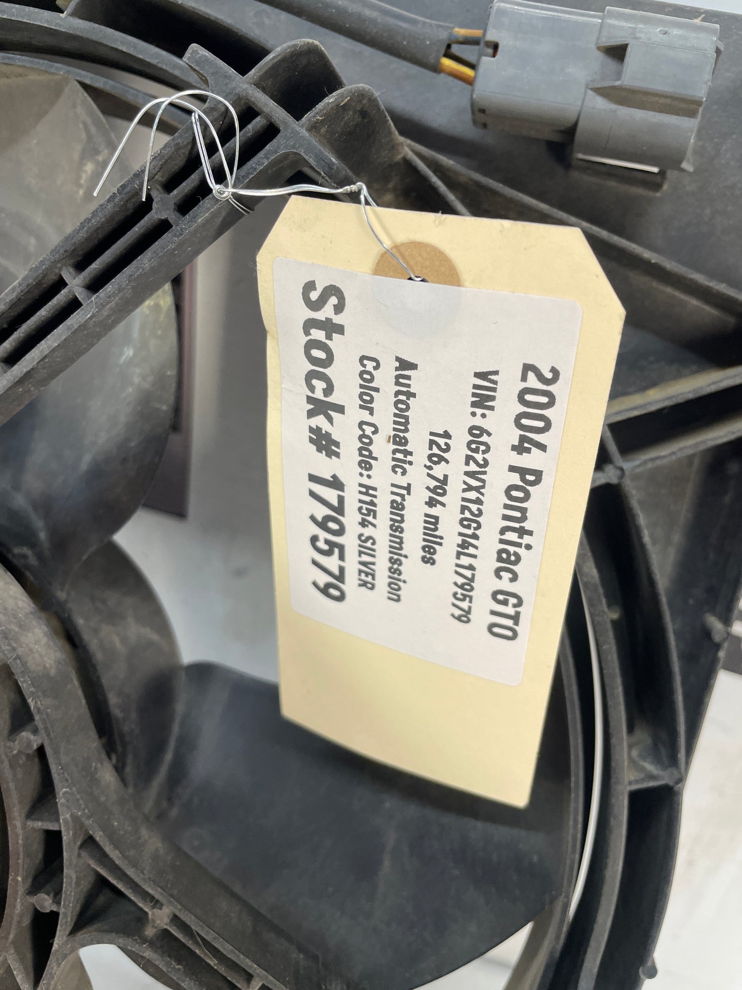 2004 Pontiac GTO Dual Radiator Electric Cooling Fans Shroud Assembly OEM