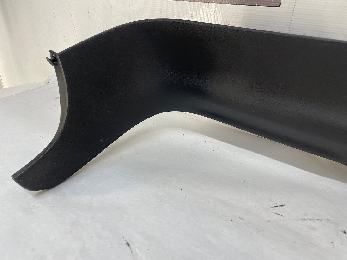 2004 Pontiac GTO LH Driver Interior Sill Carpet Retainer Trim Cover Panel OEM