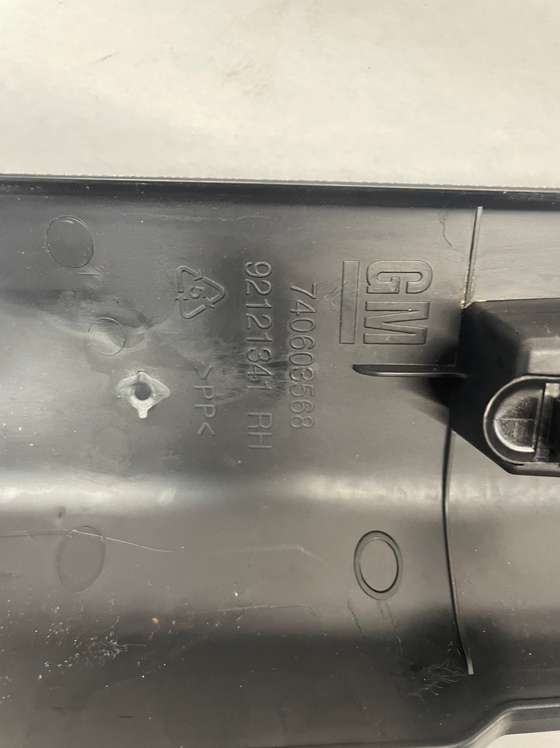 2008 Pontiac G8 GT RH Passenger Front Door Sill Panel Scuff Plate Trim Carpet Retainer OEM - Day's Parts Yard