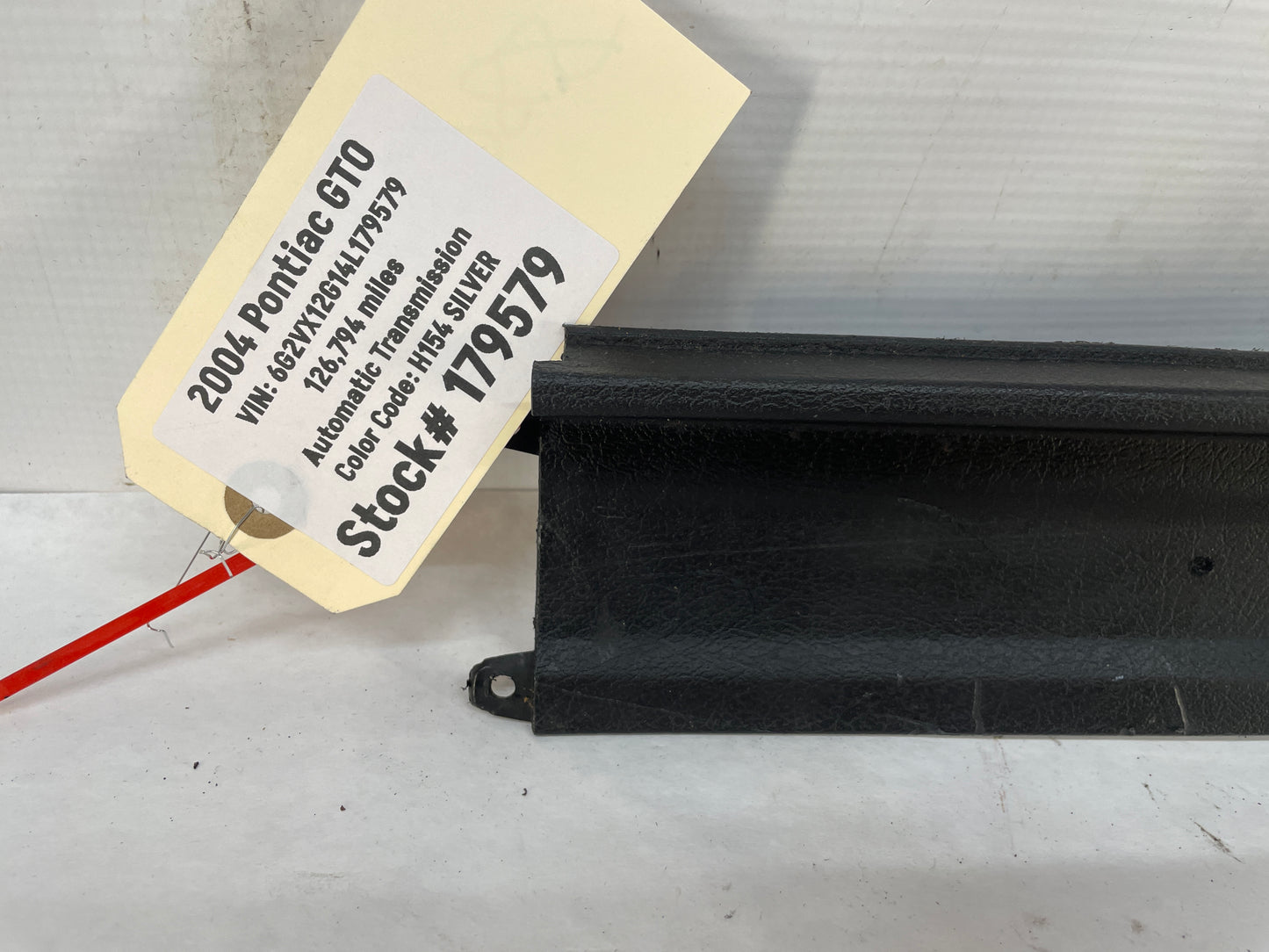 2004 Pontiac GTO RH Passenger Front Seat Outer Frame Side Track Cover Trim Molding OEM