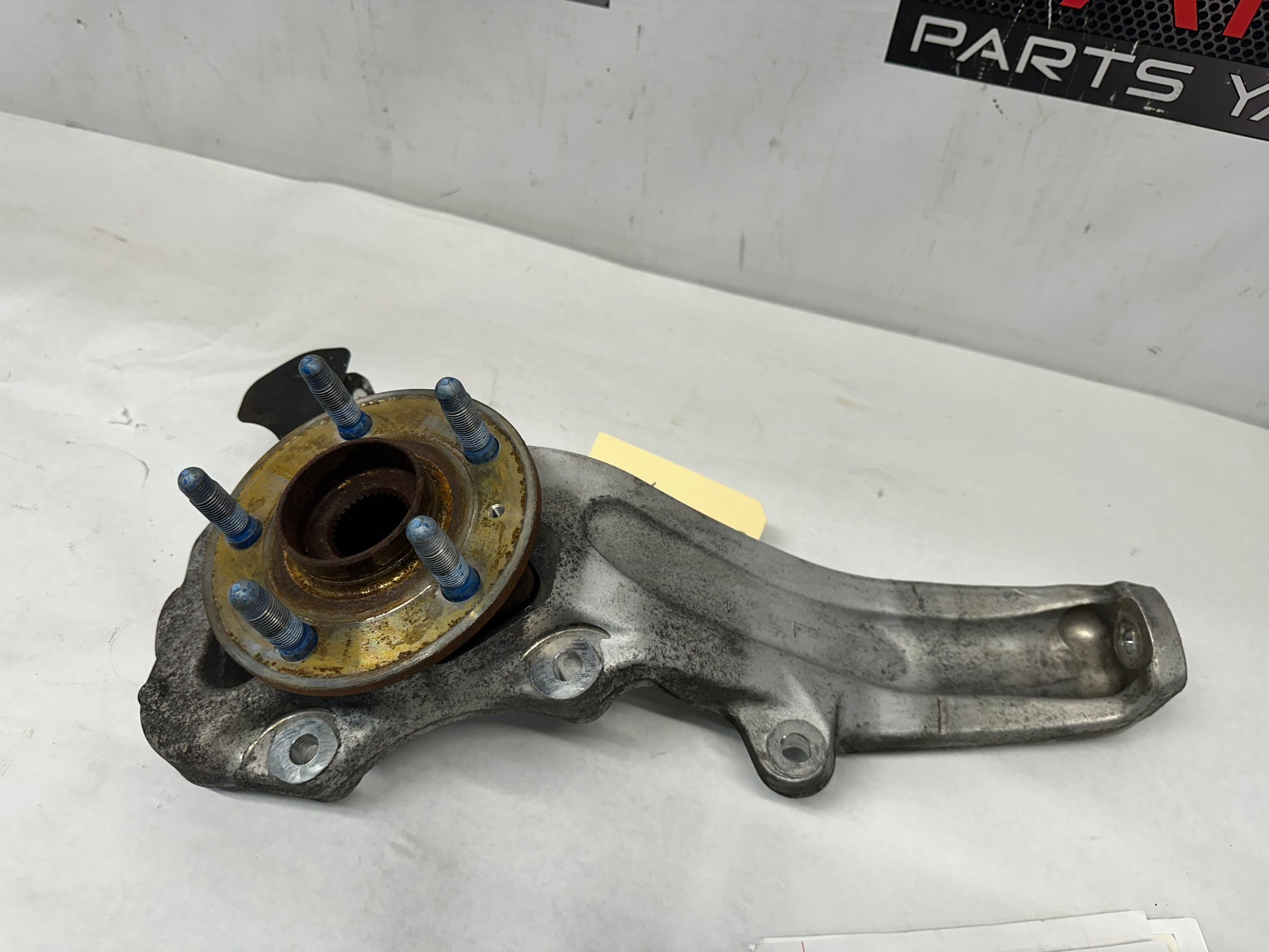 2011 Cadillac CTS-V Coupe LH Driver Front Spindle Knuckle Hub Assembly OEM - Day's Parts Yard