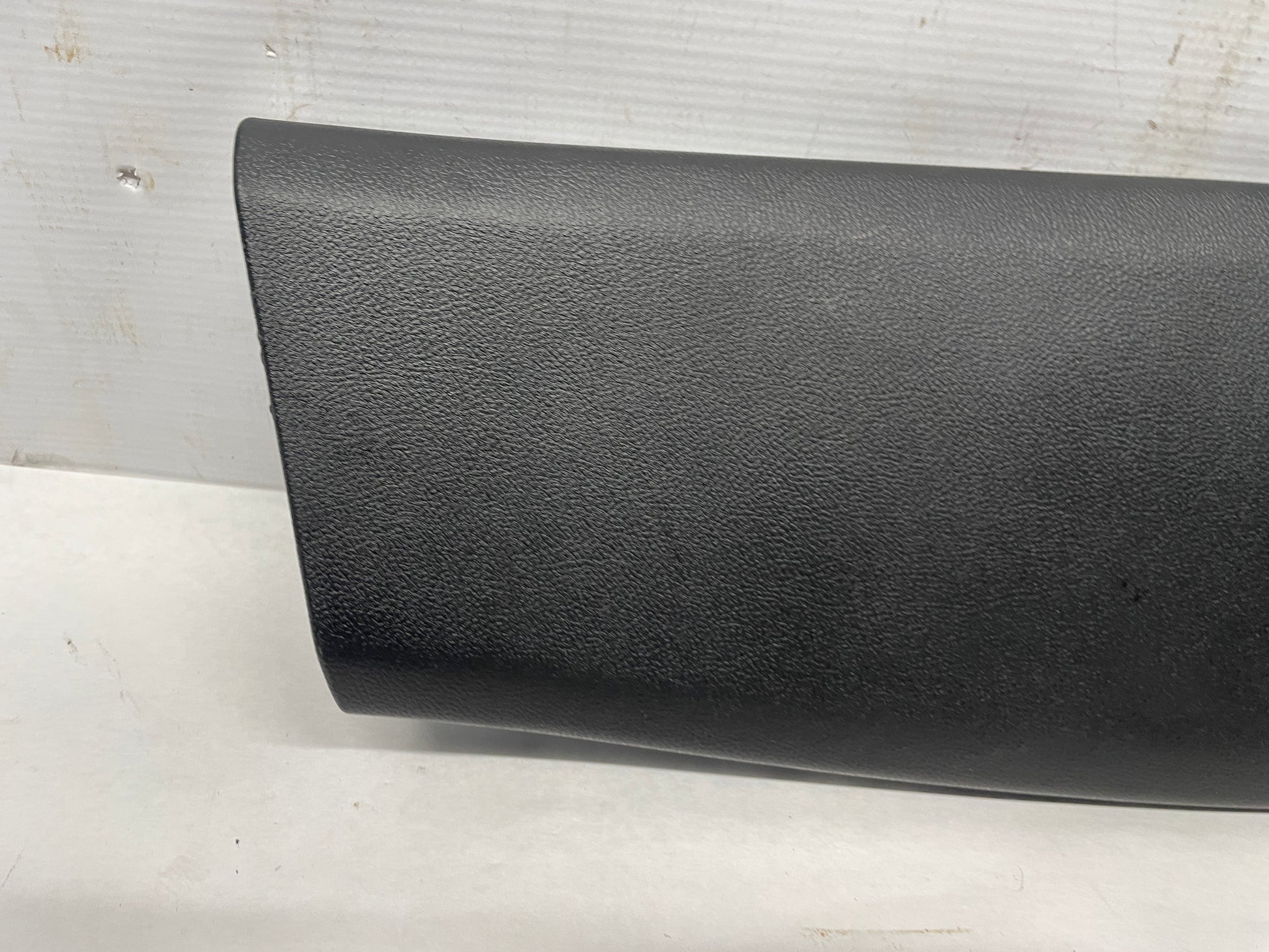 2008 Pontiac G8 GT RH Passenger Lower Interior B Center Pillar Trim Molding Cover OEM - Day's Parts Yard