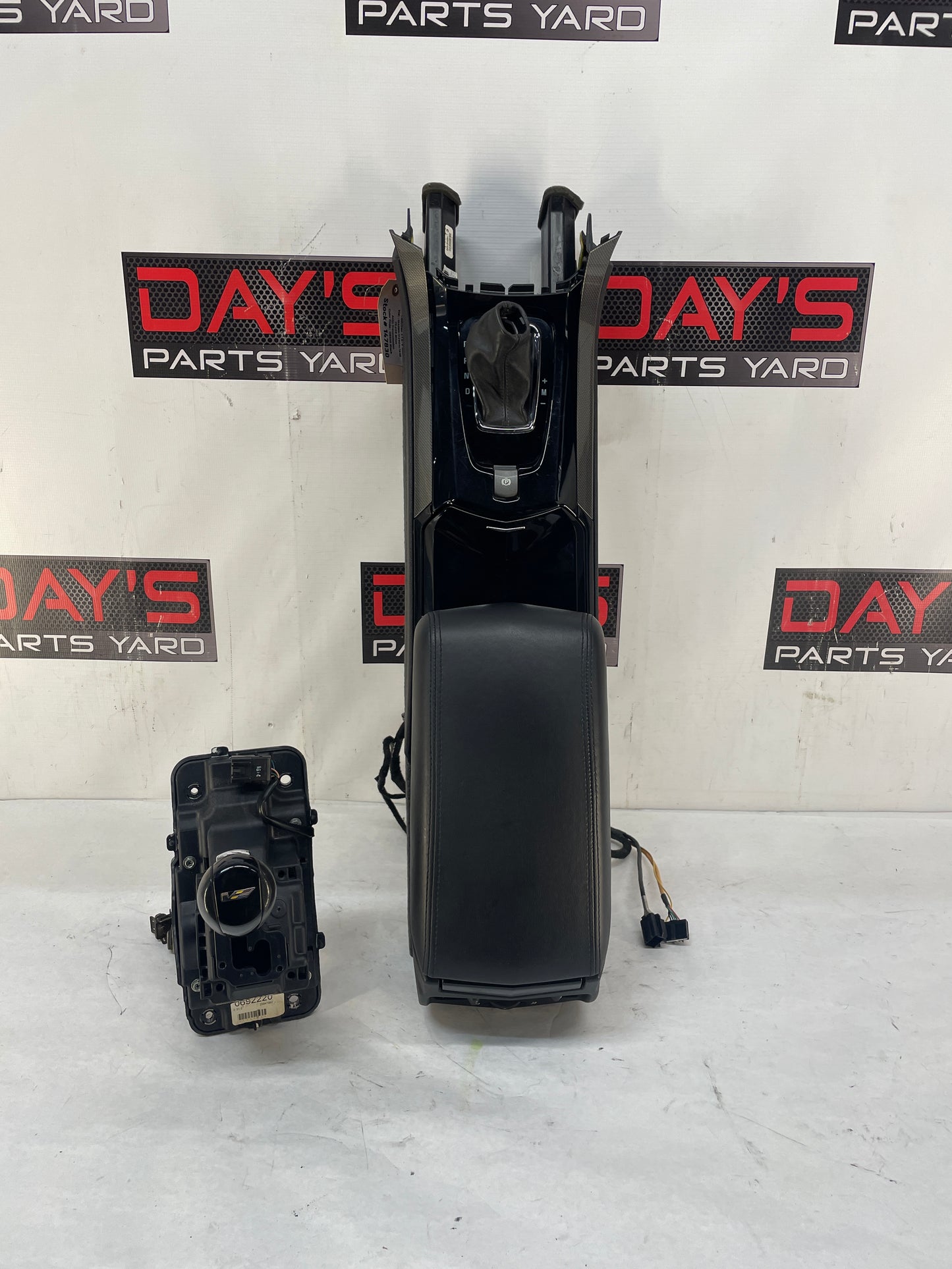 2009 Cadillac CTS-V Sedan Center Console w/ Automatic Shifter Gear Selector OEM - Day's Parts Yard