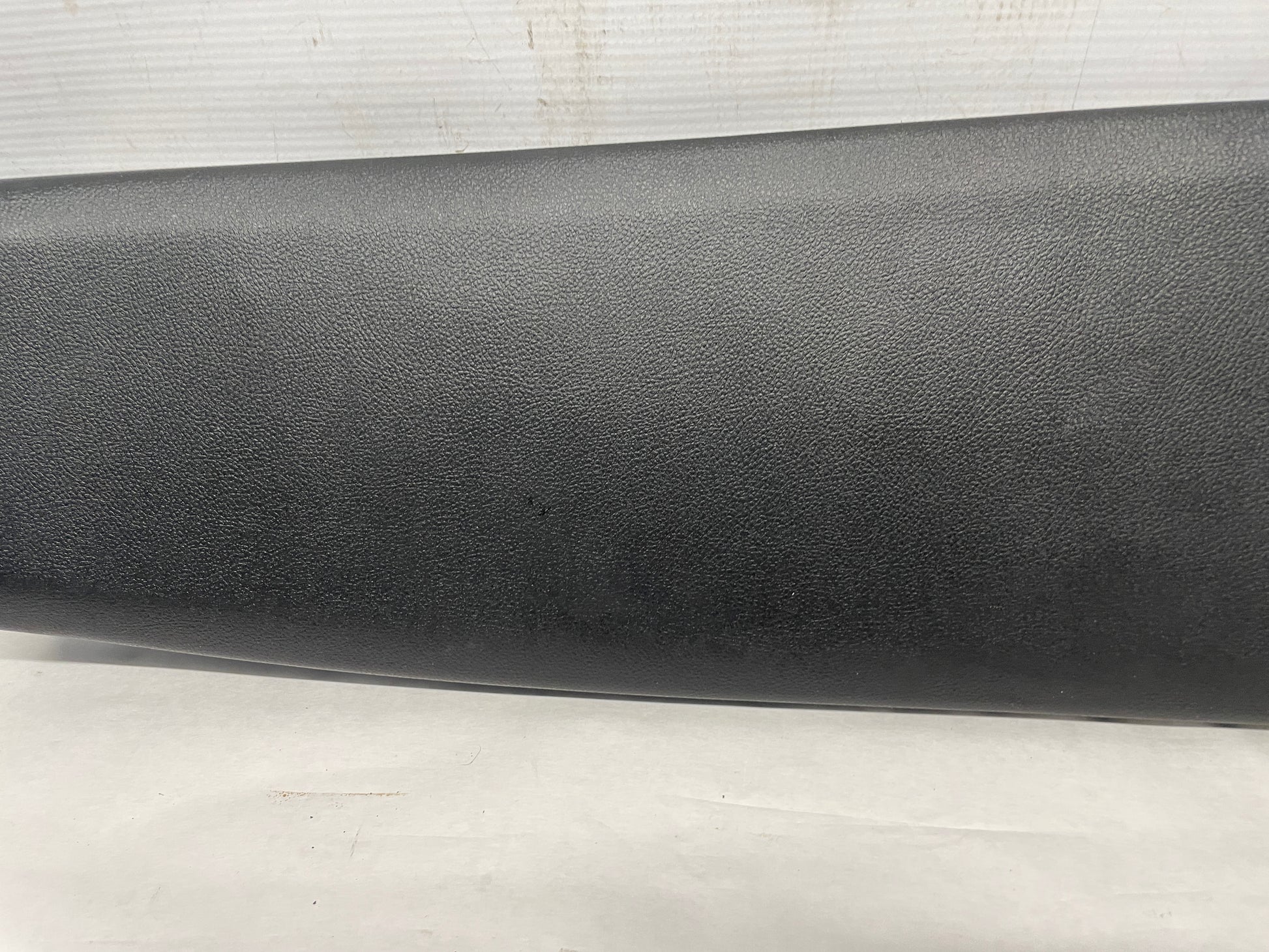 2008 Pontiac G8 GT RH Passenger Lower Interior B Center Pillar Trim Molding Cover OEM - Day's Parts Yard