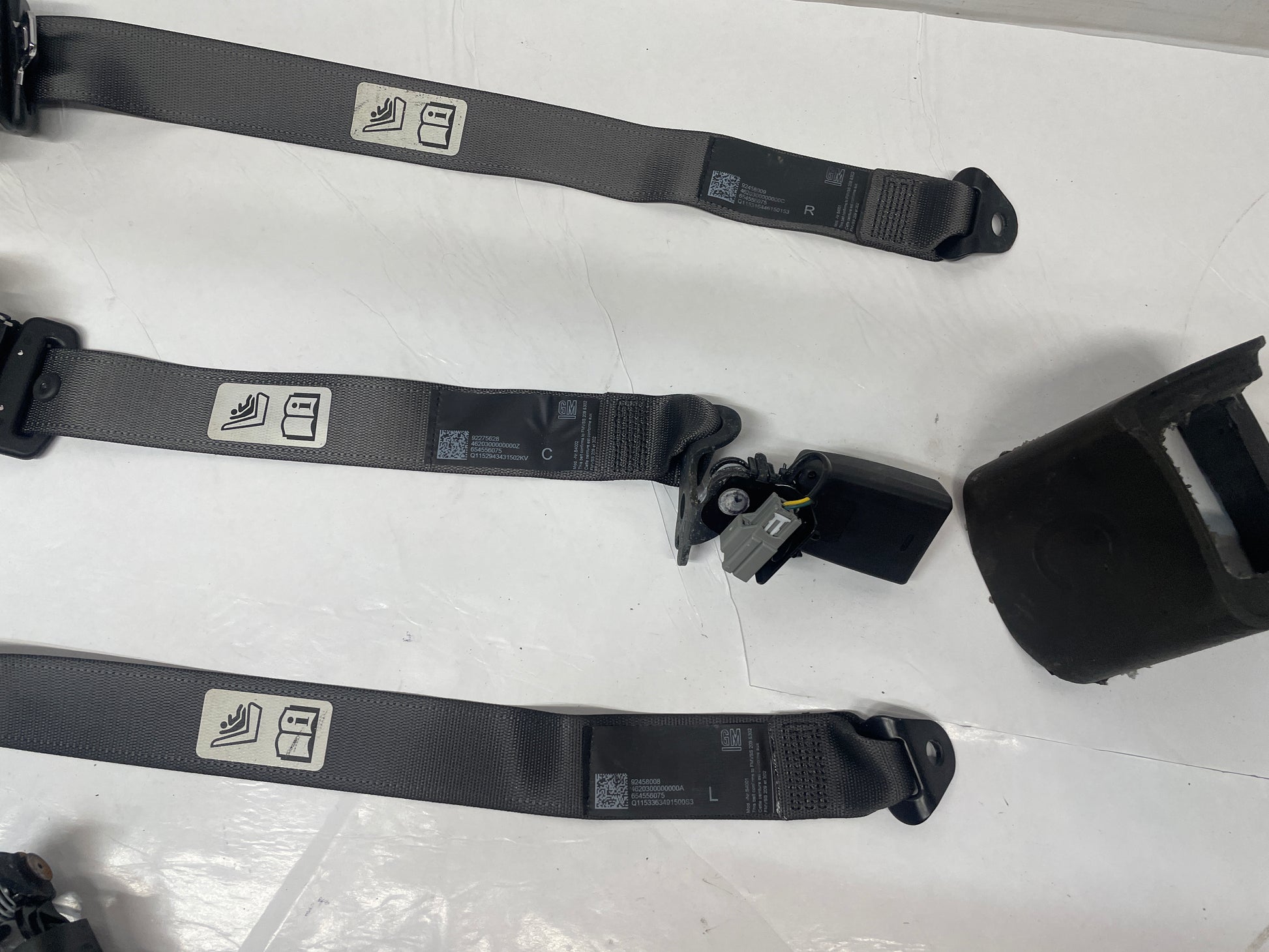 2016 Chevy SS Sedan Rear Seatbelt Seat Belt Retractors w/ Buckles Set OEM - Day's Parts Yard