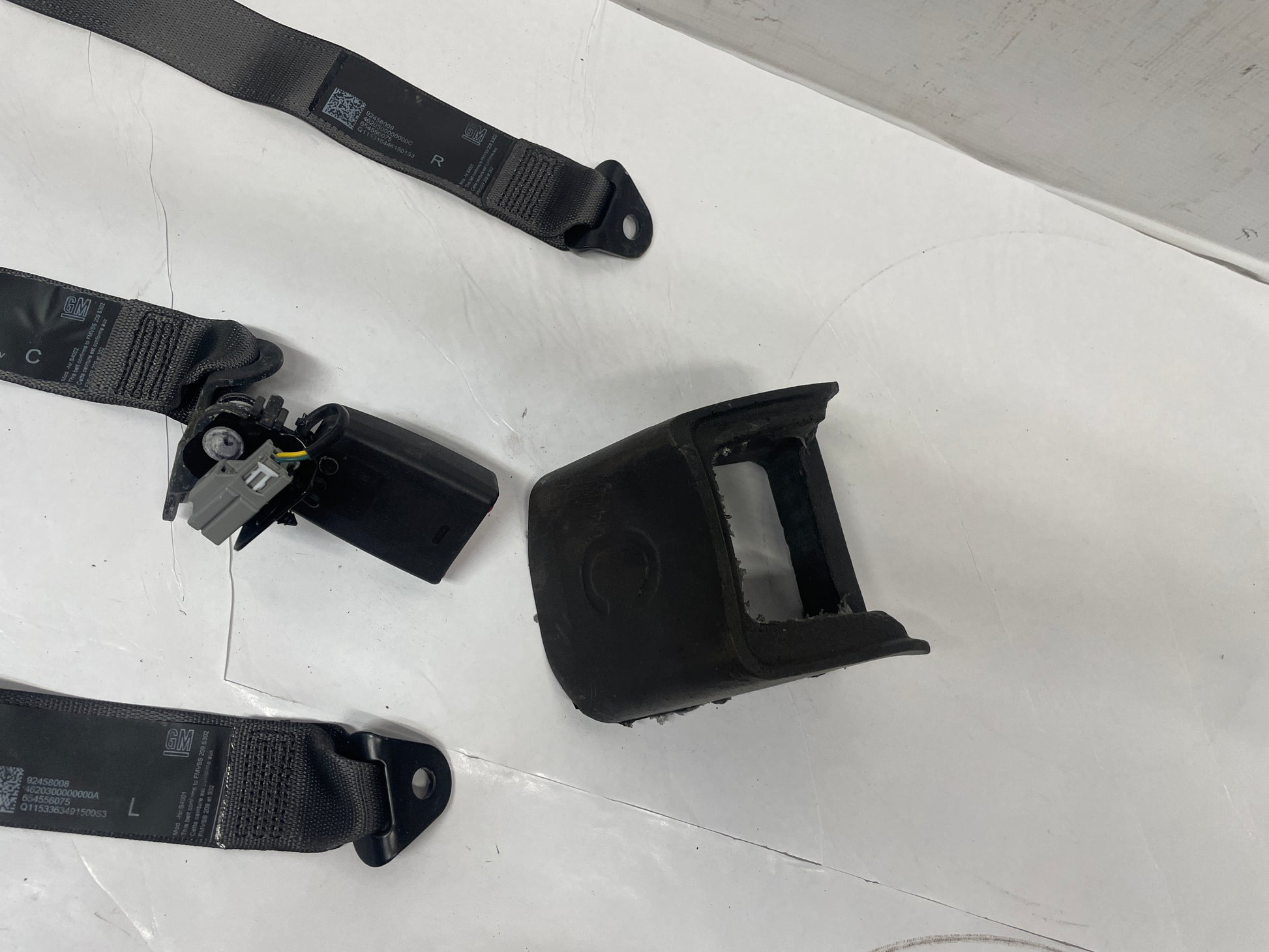 2016 Chevy SS Sedan Rear Seatbelt Seat Belt Retractors w/ Buckles Set OEM - Day's Parts Yard