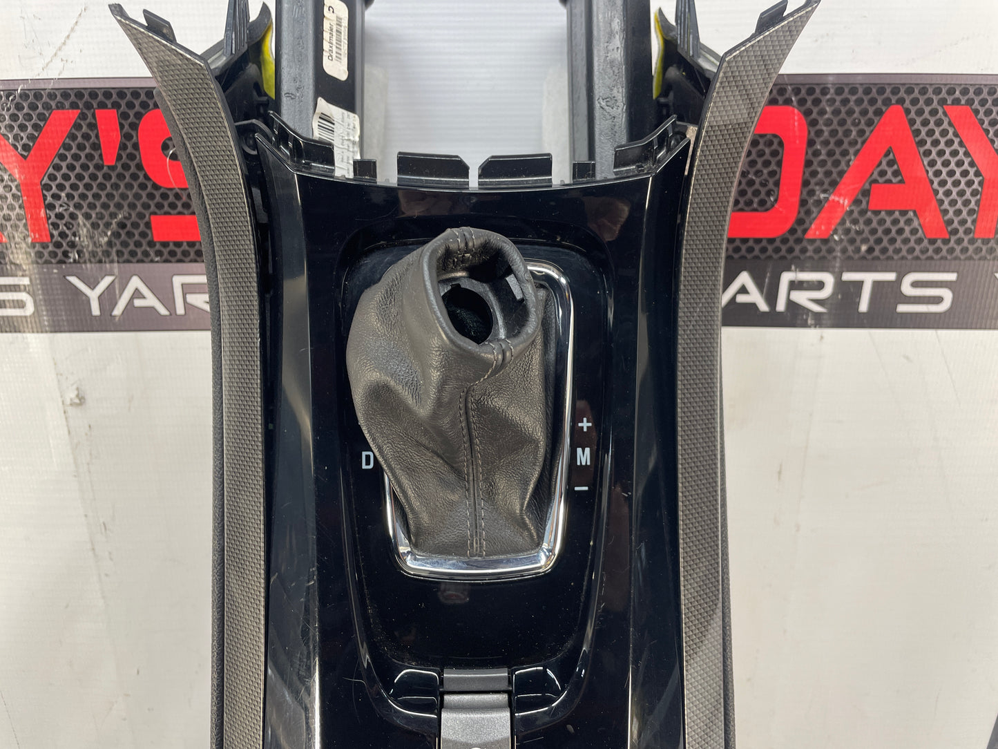 2009 Cadillac CTS-V Sedan Center Console w/ Automatic Shifter Gear Selector OEM - Day's Parts Yard