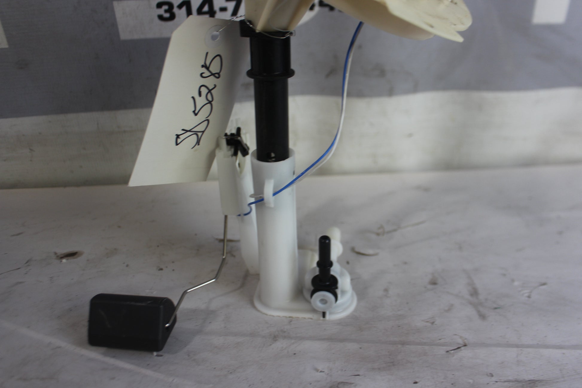 2021 Chevy Camaro SS Fuel Level Sensor Unit  OEM - Day's Parts Yard