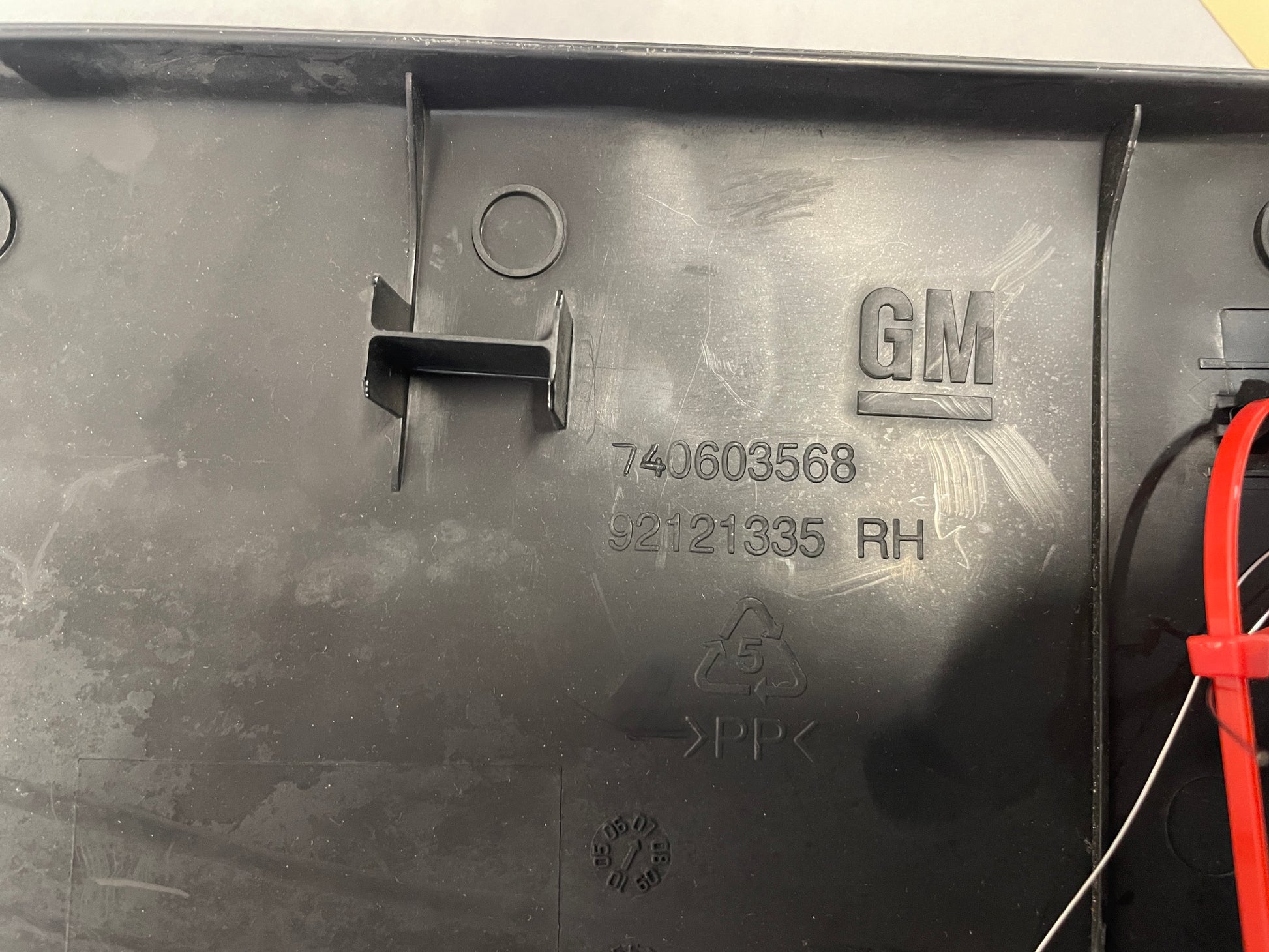 2008 Pontiac G8 GT RH Passenger Lower Interior B Center Pillar Trim Molding Cover OEM - Day's Parts Yard