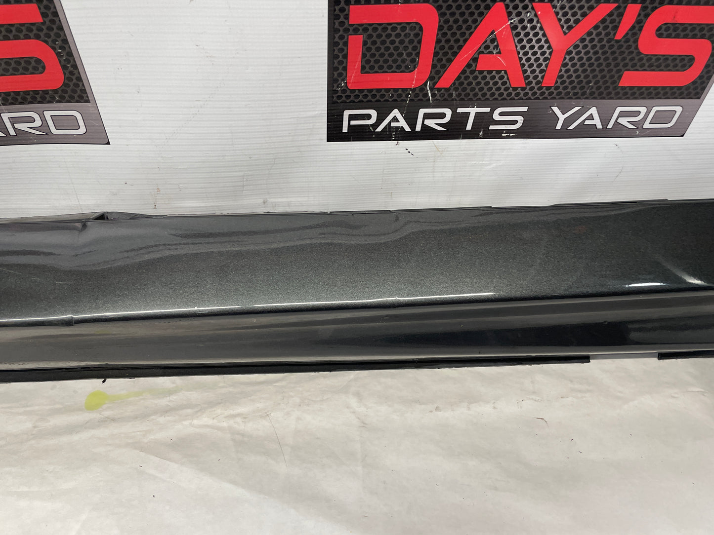 2017 Chevy SS Sedan LH Driver Rocker Molding Side Skirt Panel Trim OEM