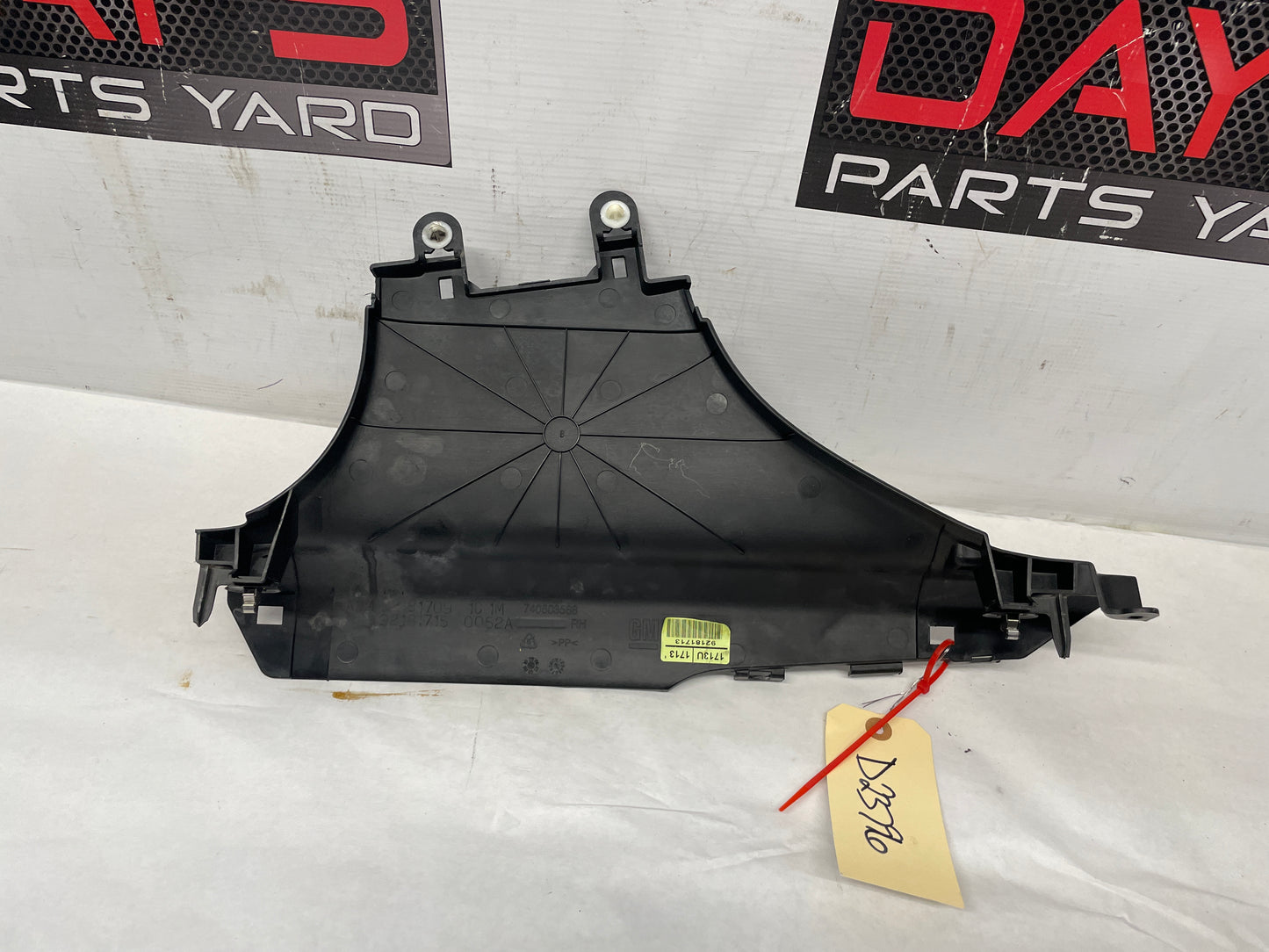 2008 Pontiac G8 GT RH Passenger Lower Center B Pillar Carpet Retainer Trim OEM - Day's Parts Yard