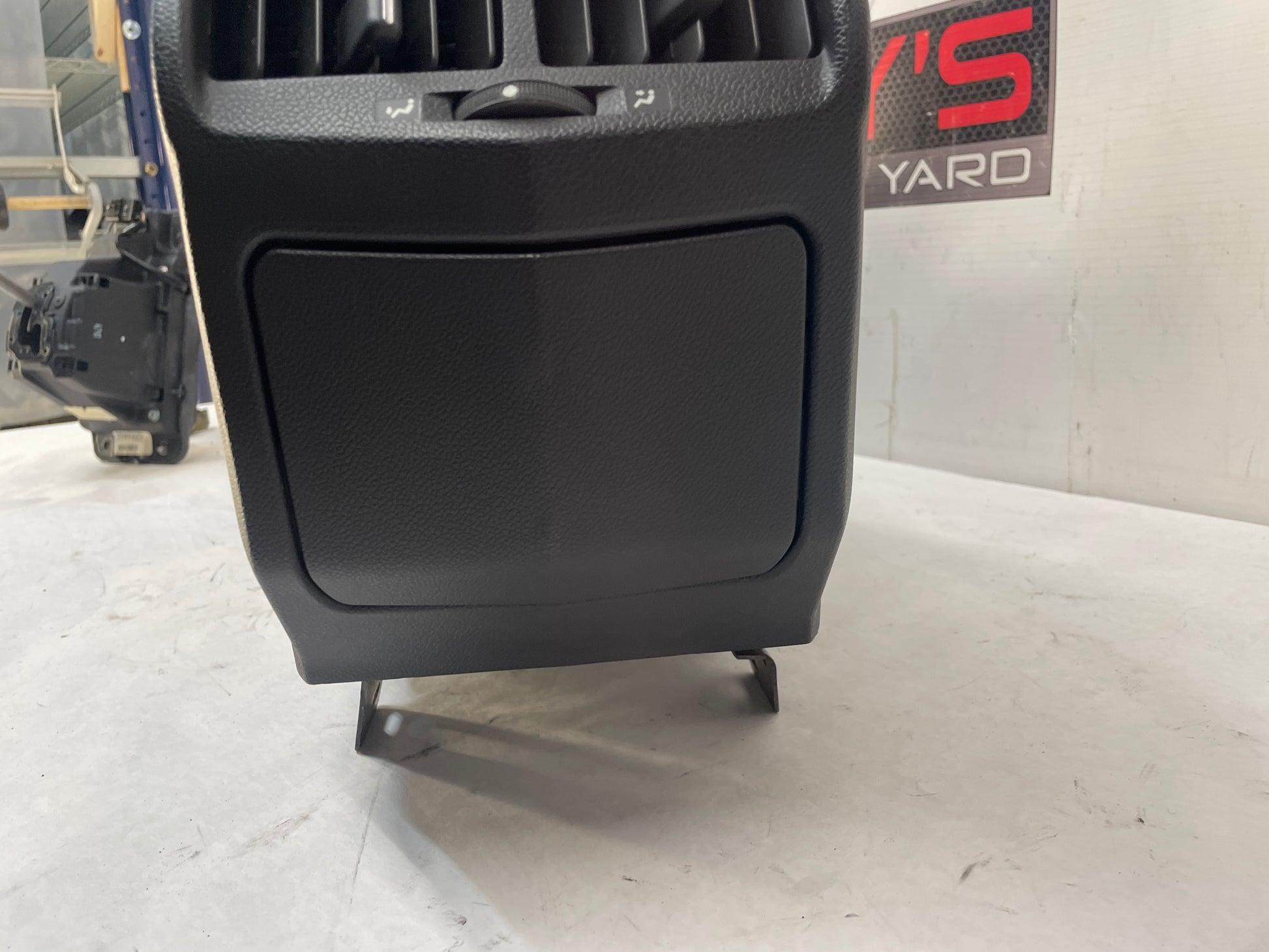 2009 Cadillac CTS-V Sedan Center Console w/ Automatic Shifter Gear Selector OEM - Day's Parts Yard