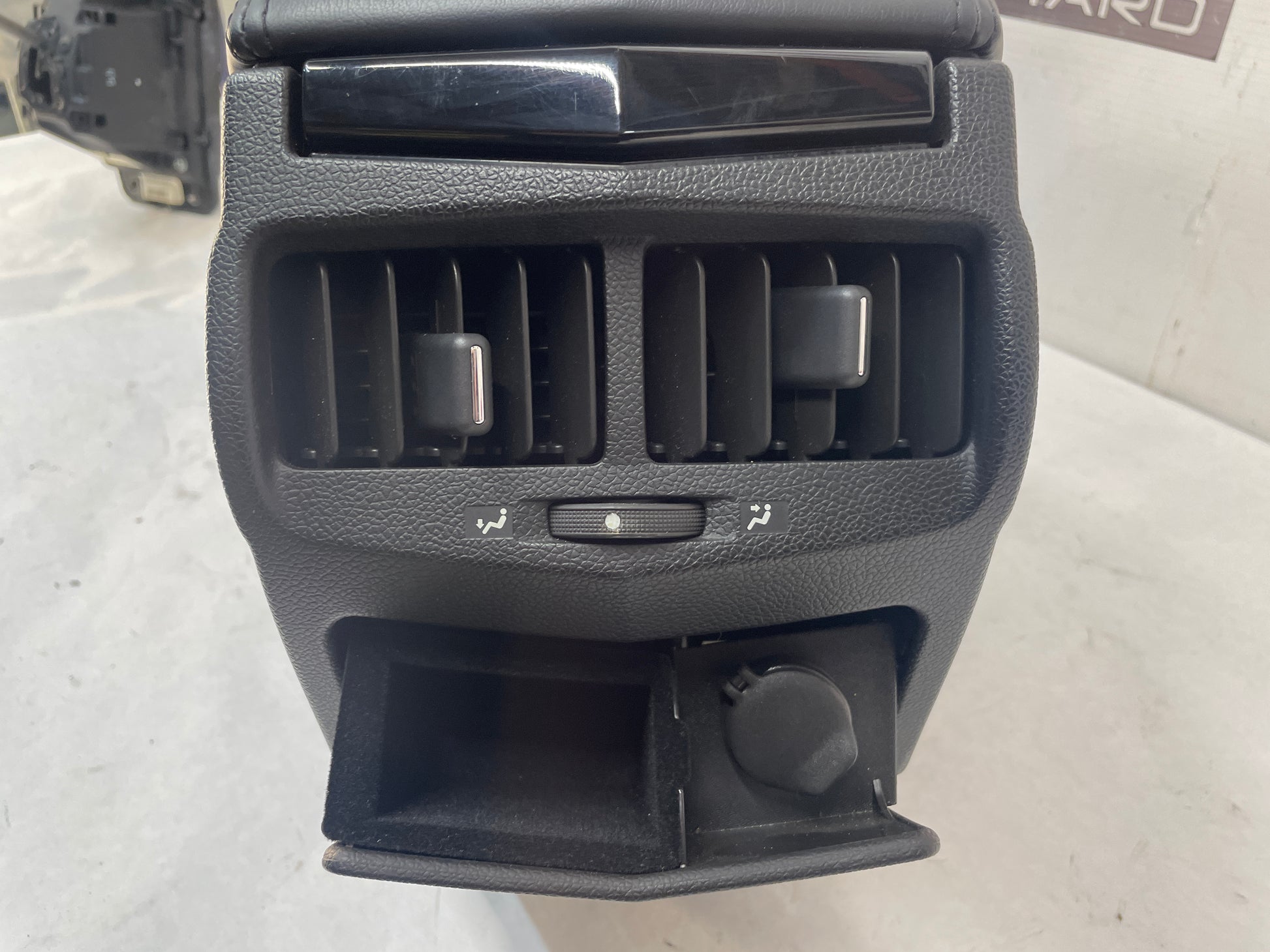 2009 Cadillac CTS-V Sedan Center Console w/ Automatic Shifter Gear Selector OEM - Day's Parts Yard