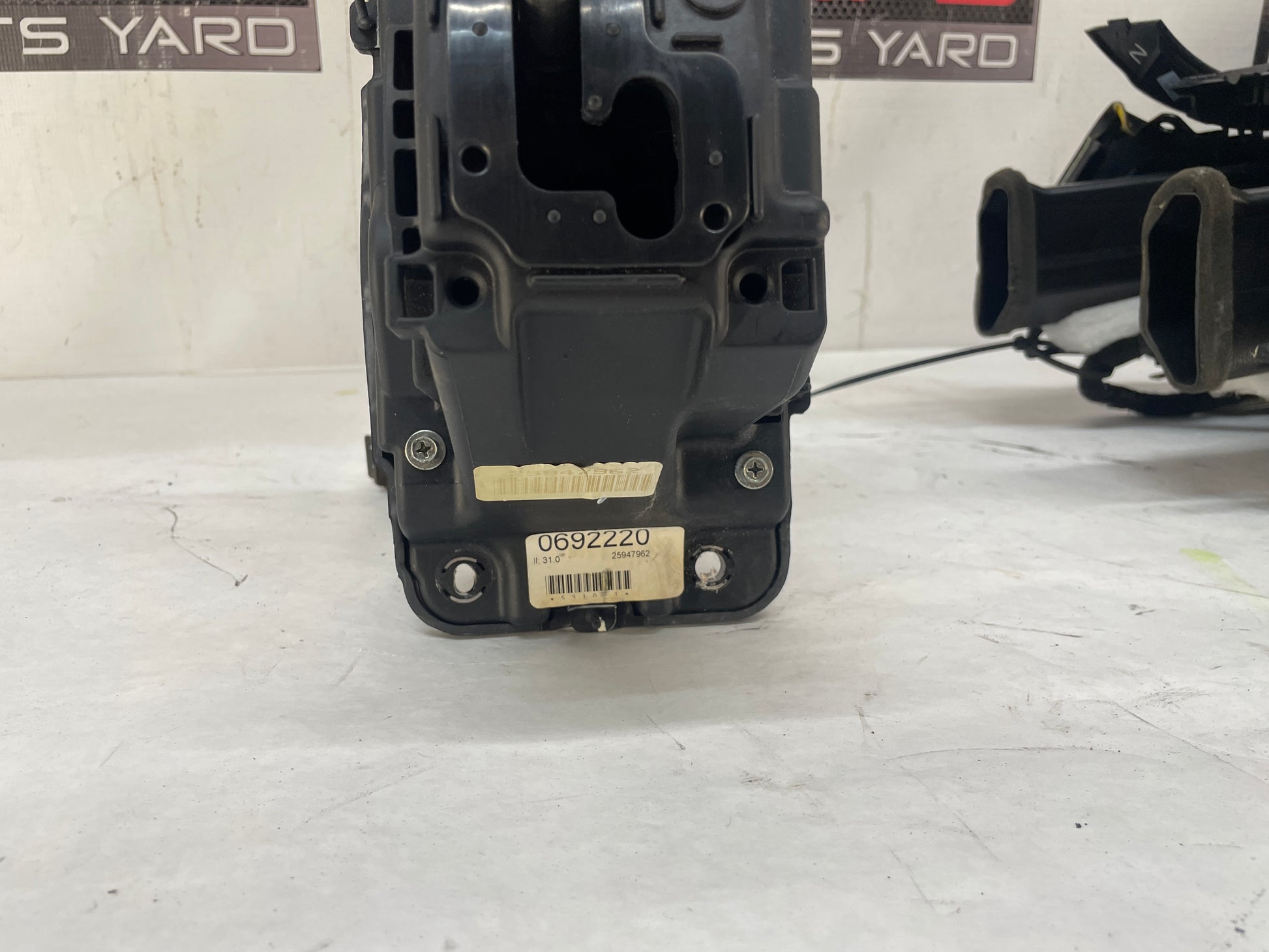 2009 Cadillac CTS-V Sedan Center Console w/ Automatic Shifter Gear Selector OEM - Day's Parts Yard