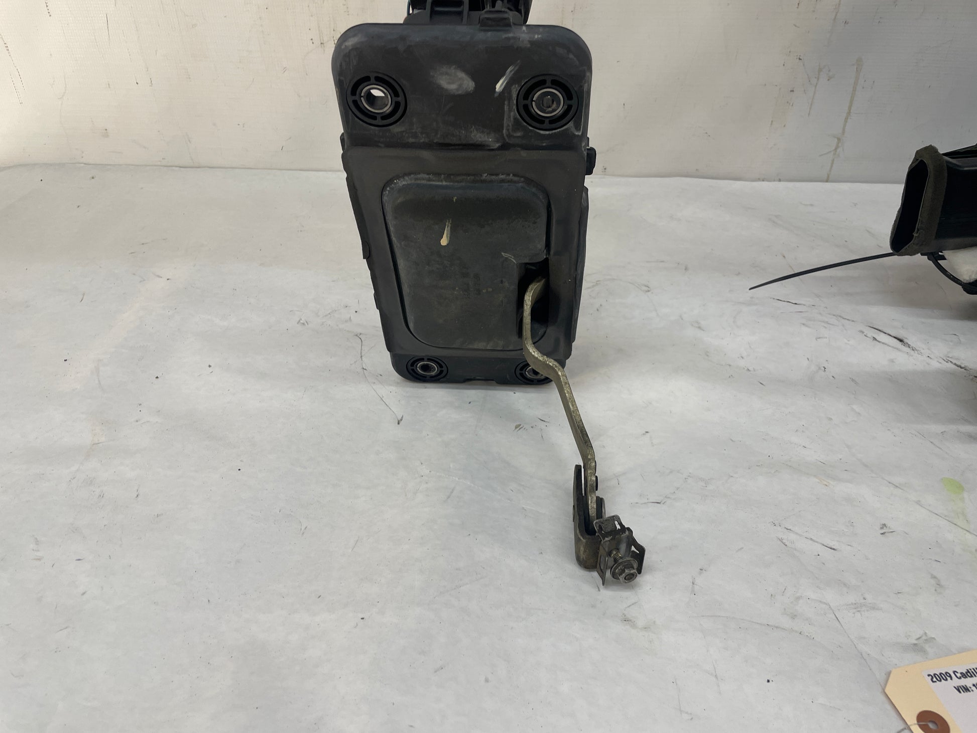 2009 Cadillac CTS-V Sedan Center Console w/ Automatic Shifter Gear Selector OEM - Day's Parts Yard