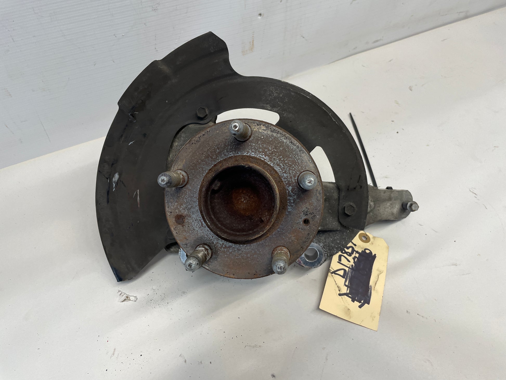 2017 Chevy SS Sedan LH Driver Front Spindle Hub Knuckle Assembly OEM - Day's Parts Yard