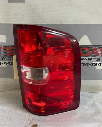 2011 Chevy Silverado 1500 2WD RH Passenger Tail Light Taillight Lamp OEM